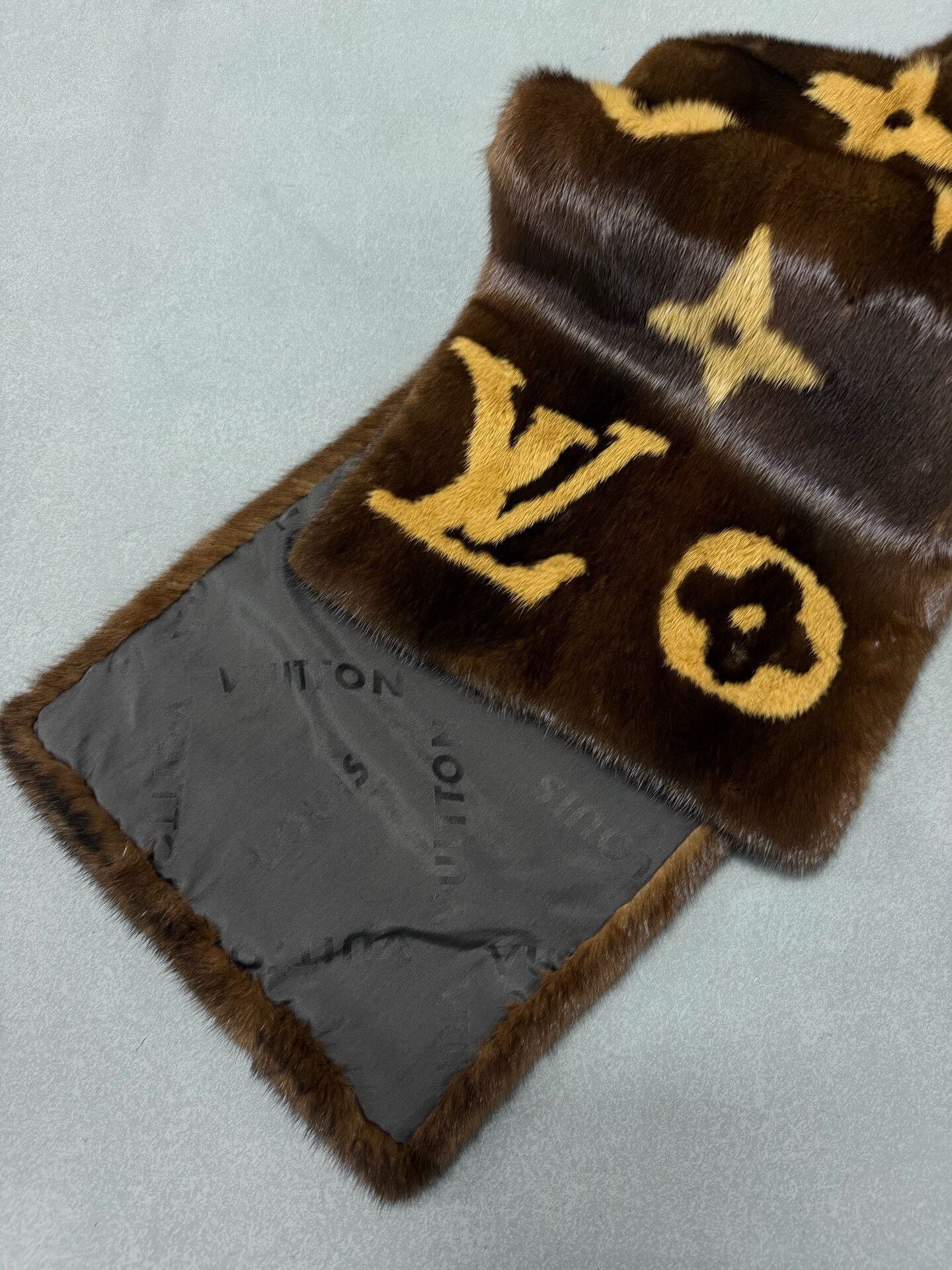 Louis Vuitton Louis Vuitton Retro Beige Scarf Men Size ONE SIZE - 4 Thumbnail