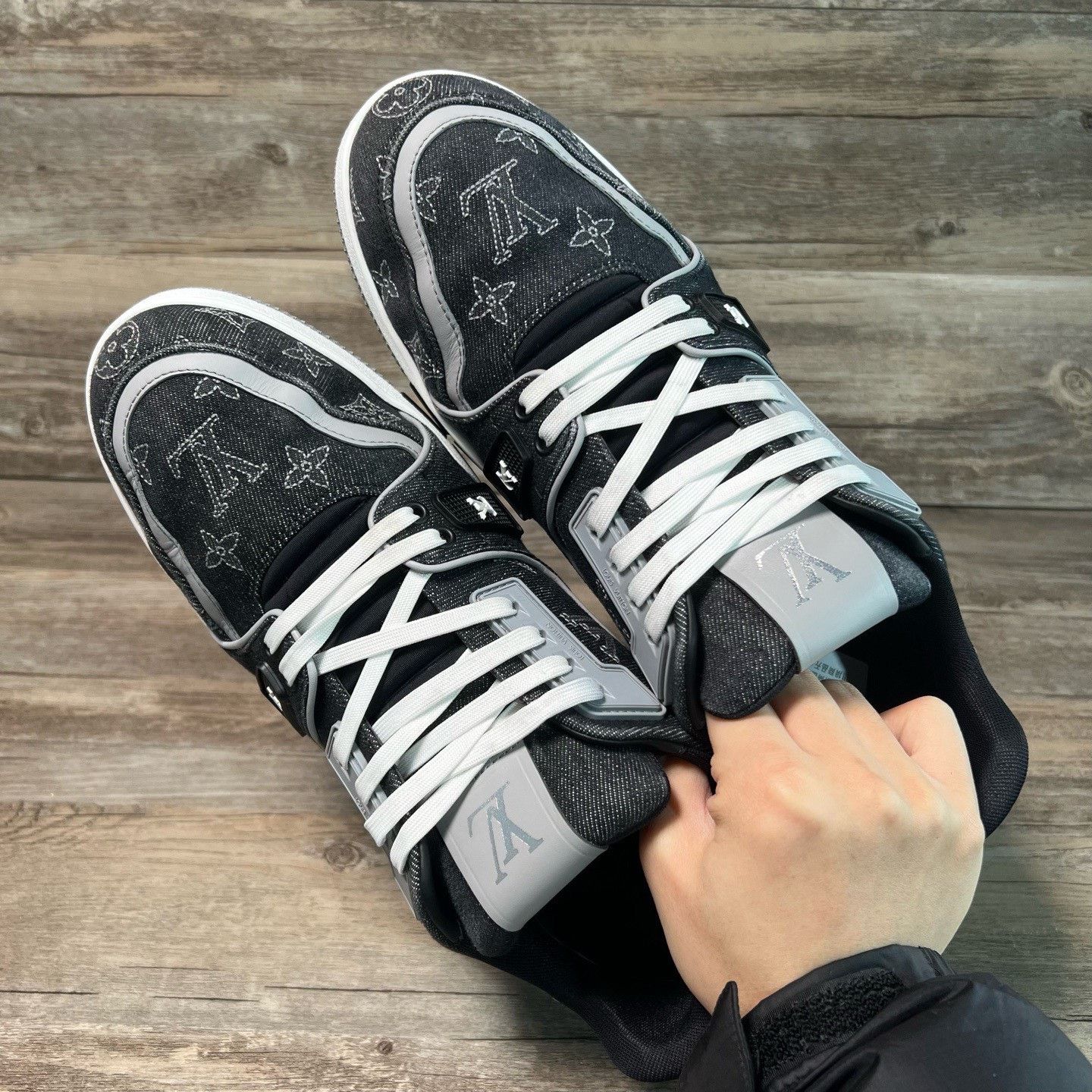 Louis Vuitton Louis Vuitton Training Black Lowtop Sneakers 25 Men Size US 10 / EU 43 - 5 Thumbnail