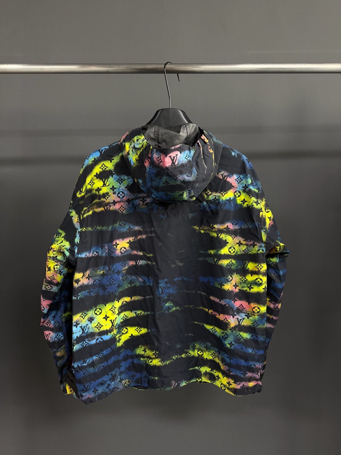 Louis Vuitton Louis Vuitton Tie-Dye Multi Light Jacket 46 Men Size US L / EU 52-54 / 3 - 2 Thumbnail
