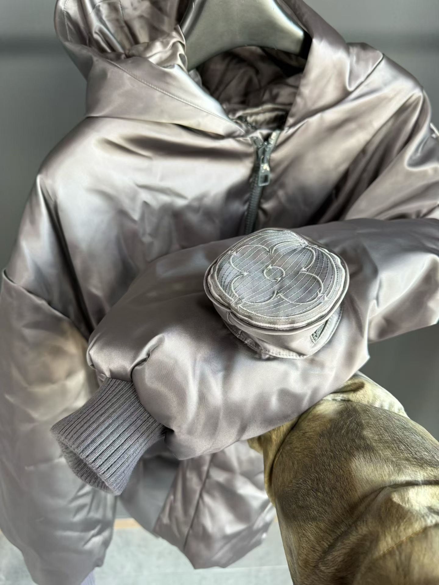 Louis Vuitton Louis Vuitton Down Silver Heavy Coat 48 Men Size US XL / EU 56 / 4 - 2 Thumbnail