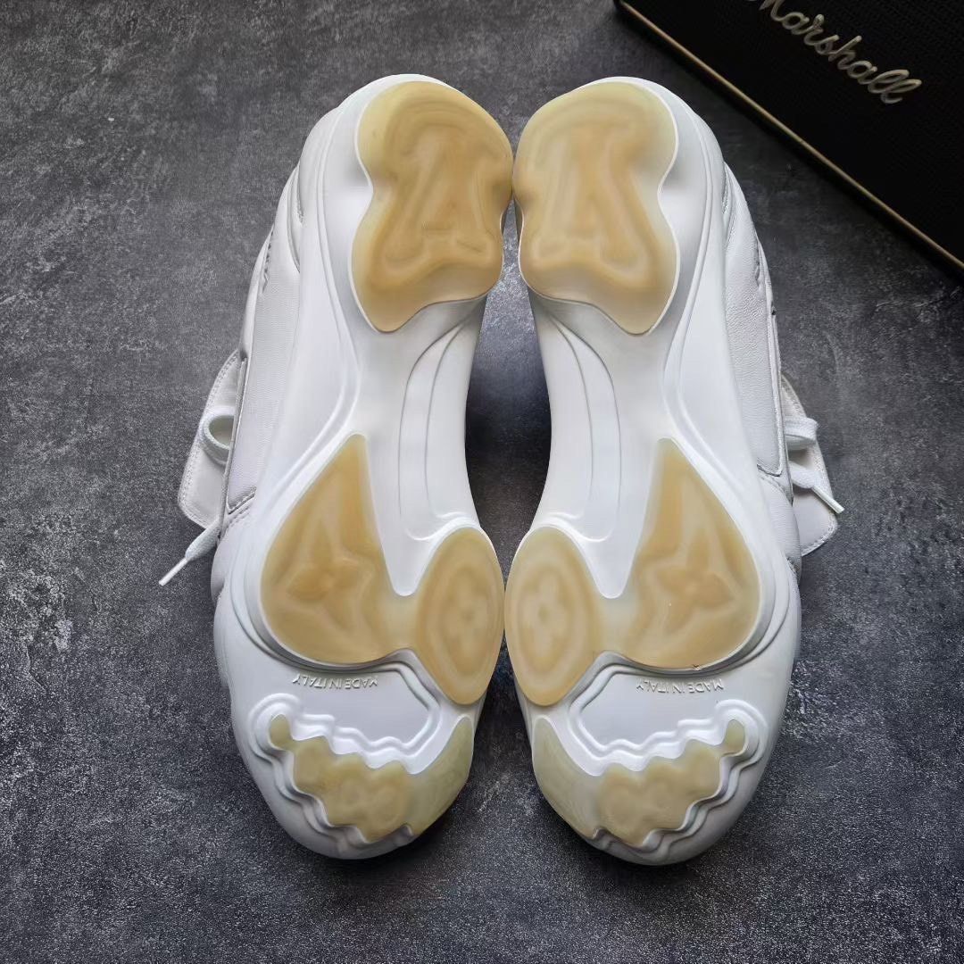 Louis Vuitton Louis Vuitton Football White Hoodie 42 Men Size US M / EU 48-50 / 2 - 7 Thumbnail