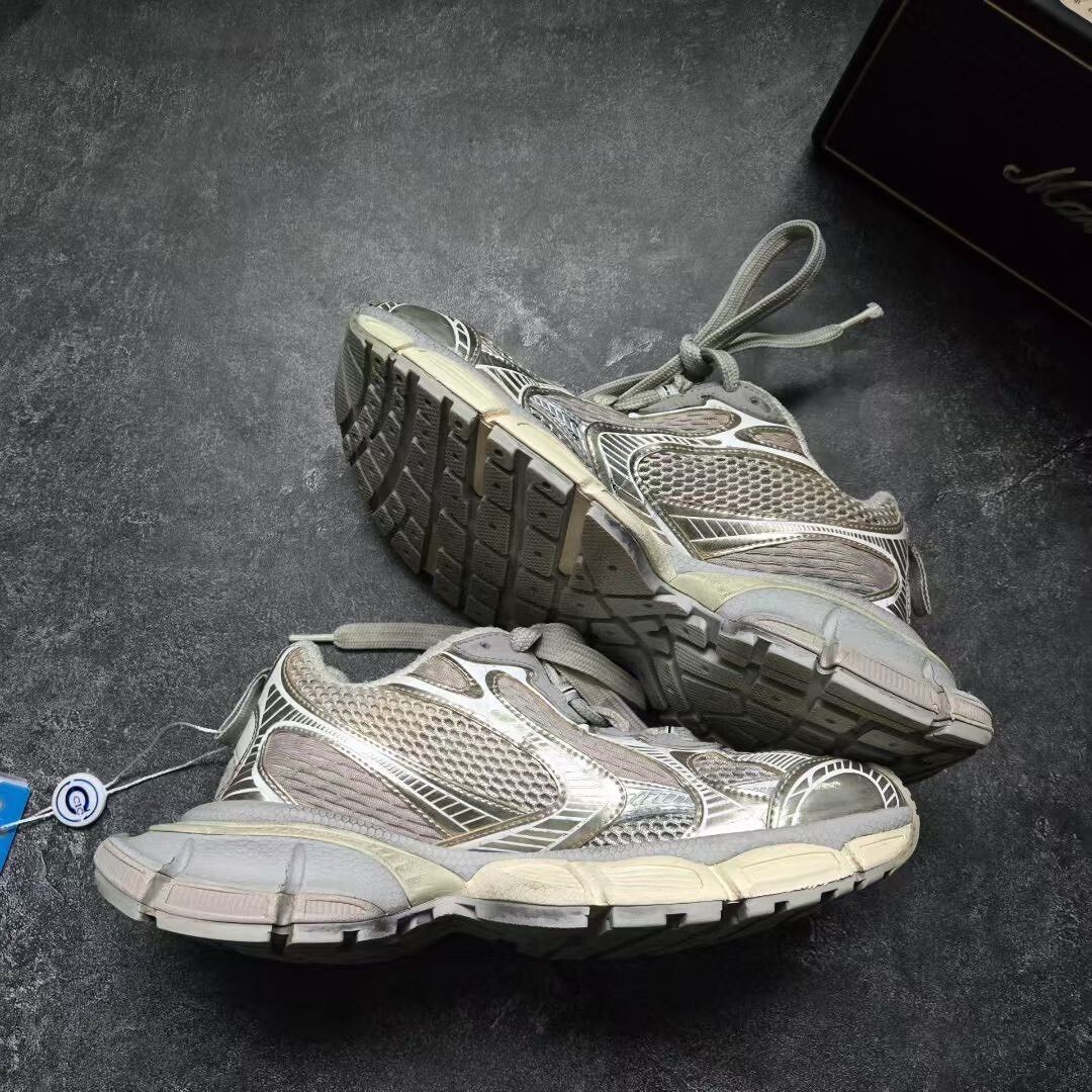 Balenciaga Balenciaga Beige Lowtop Sneakers XXXL Women Size US 8 / IT 38 - 9 Thumbnail