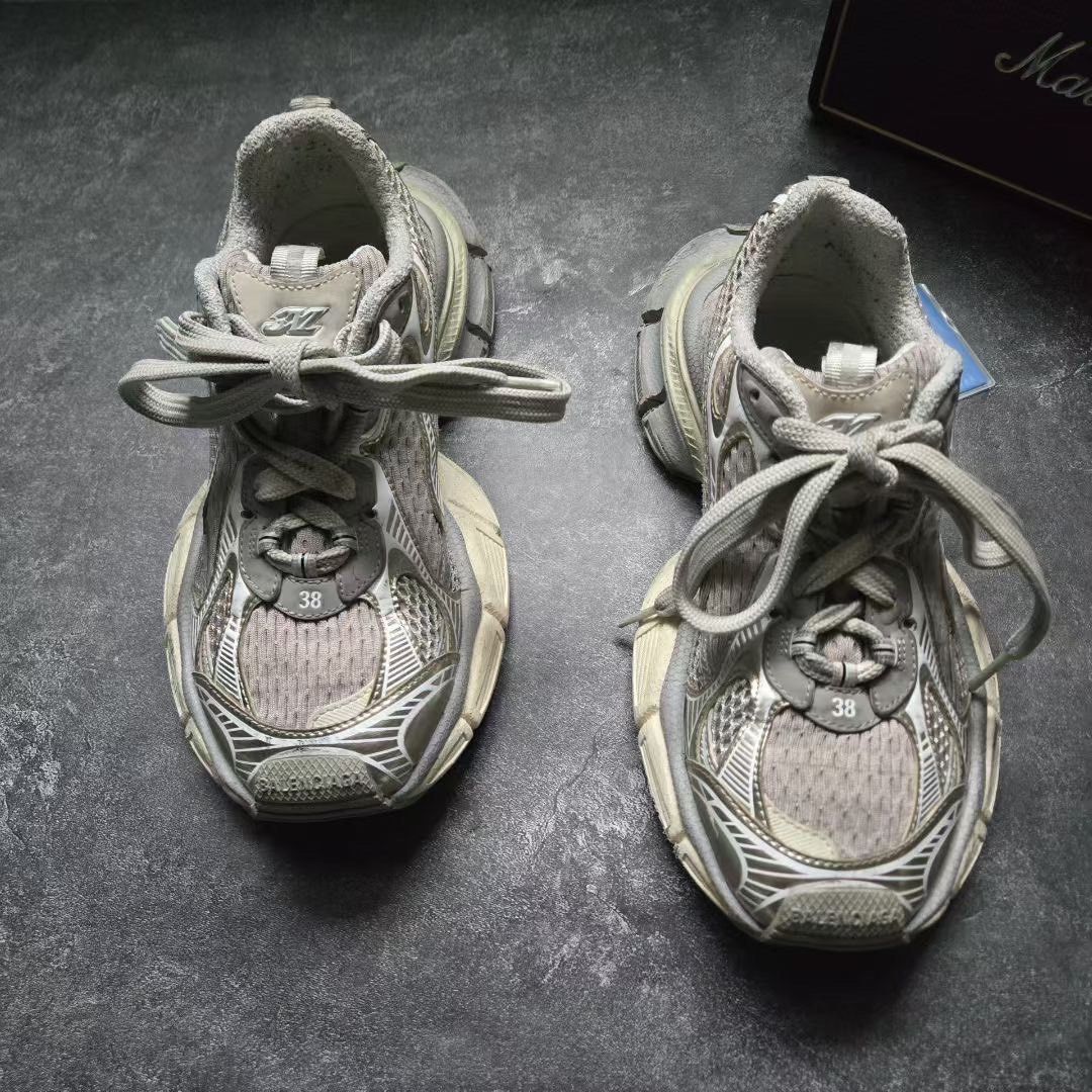Balenciaga Balenciaga Beige Lowtop Sneakers XXXL Women Size US 8 / IT 38 - 2 Thumbnail