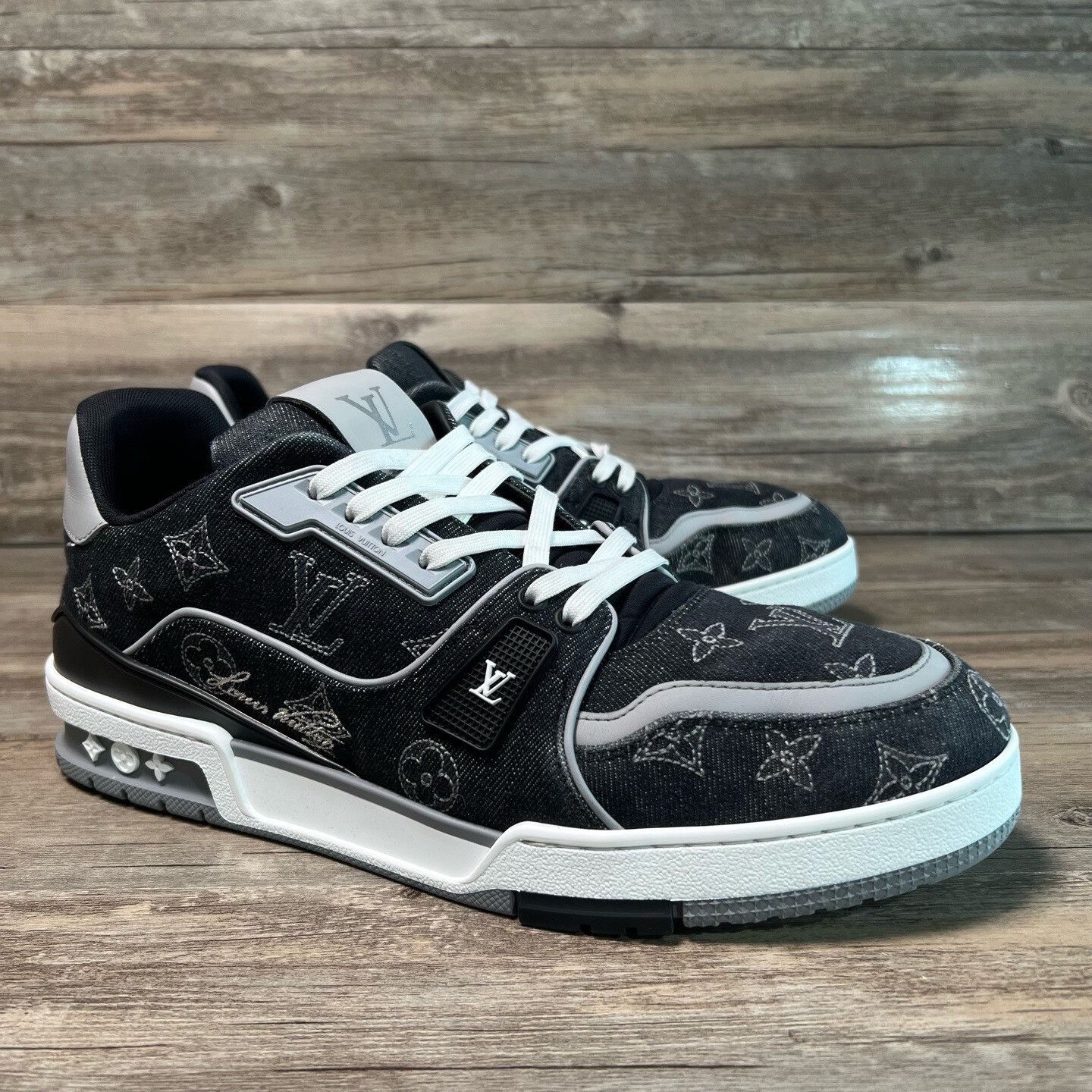 Louis Vuitton Louis Vuitton Training Black Lowtop Sneakers 25 Men Size US 10 / EU 43 - 2 Thumbnail