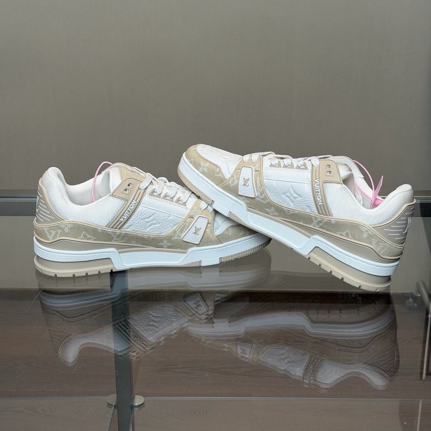 Louis Vuitton Louis Vuitton Training White Lowtop Sneakers 42 Men Size US 9 / EU 42 - 4 Thumbnail