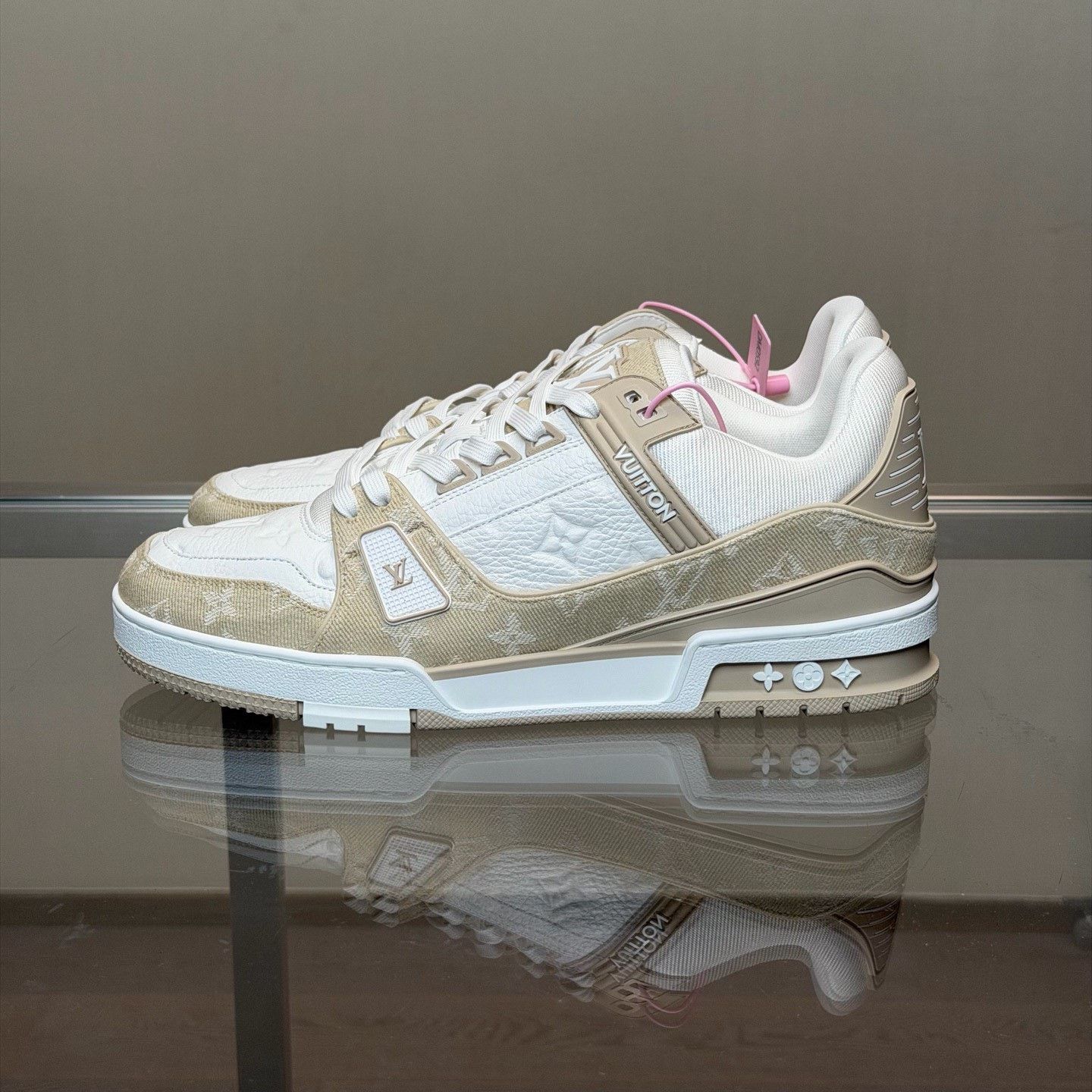 Louis Vuitton Louis Vuitton Training White Lowtop Sneakers 42 Men Size US 9 / EU 42 - 3 Thumbnail
