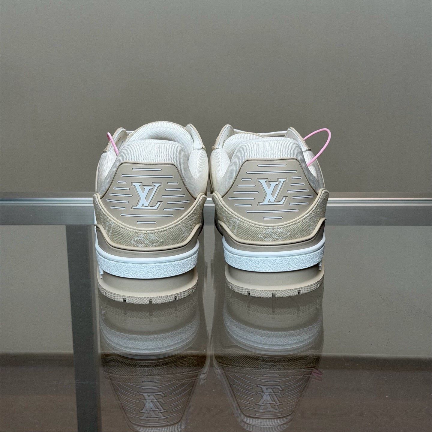 Louis Vuitton Louis Vuitton Training White Lowtop Sneakers 42 Men Size US 9 / EU 42 - 5 Thumbnail