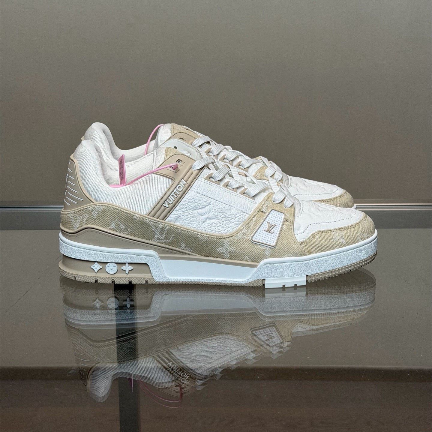 Louis Vuitton Louis Vuitton Training White Lowtop Sneakers 42 Men Size US 9 / EU 42 - 2 Thumbnail