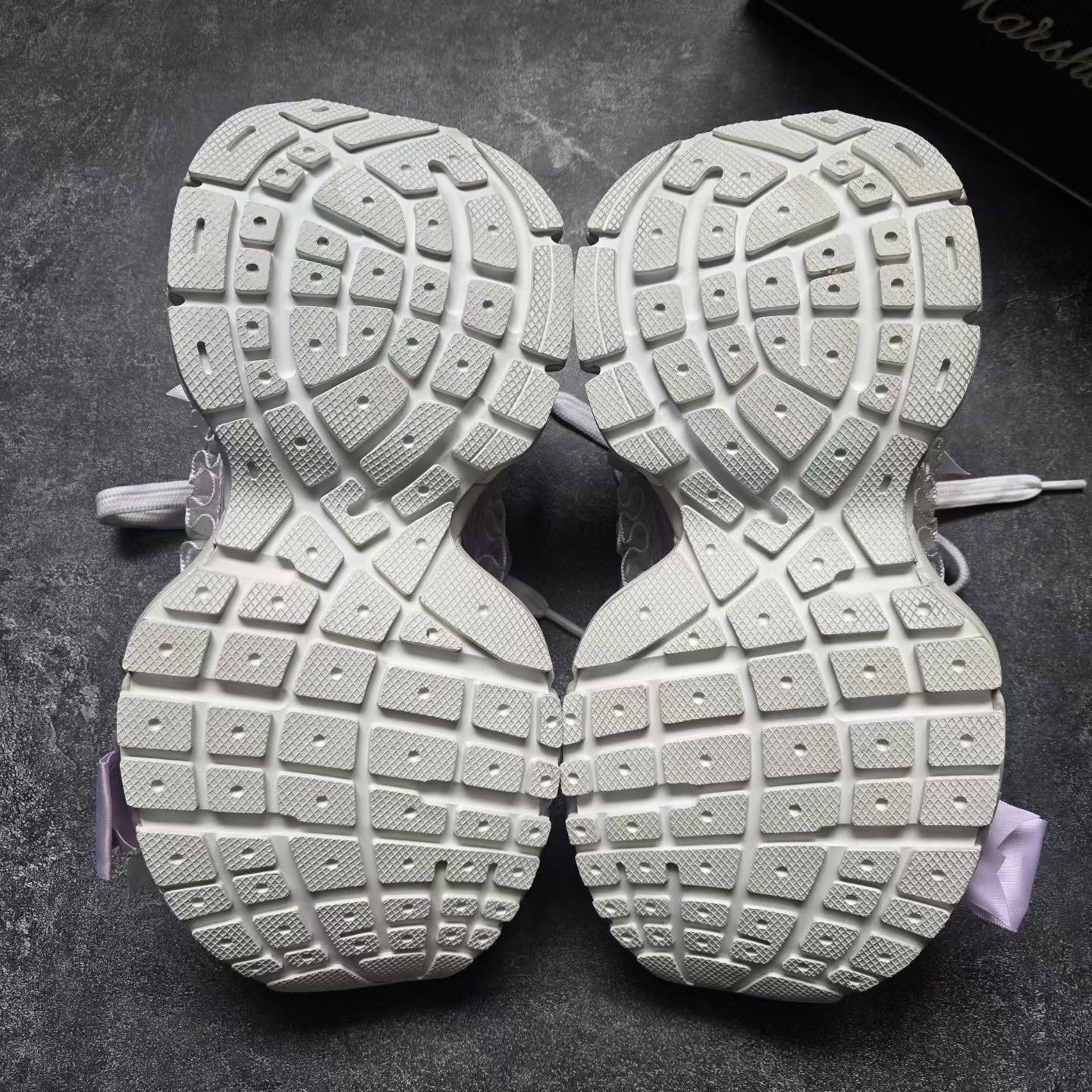 Balenciaga Balenciaga Lowtop Sneakers XXXL Women Size US 8 / IT 38 - 7 Thumbnail