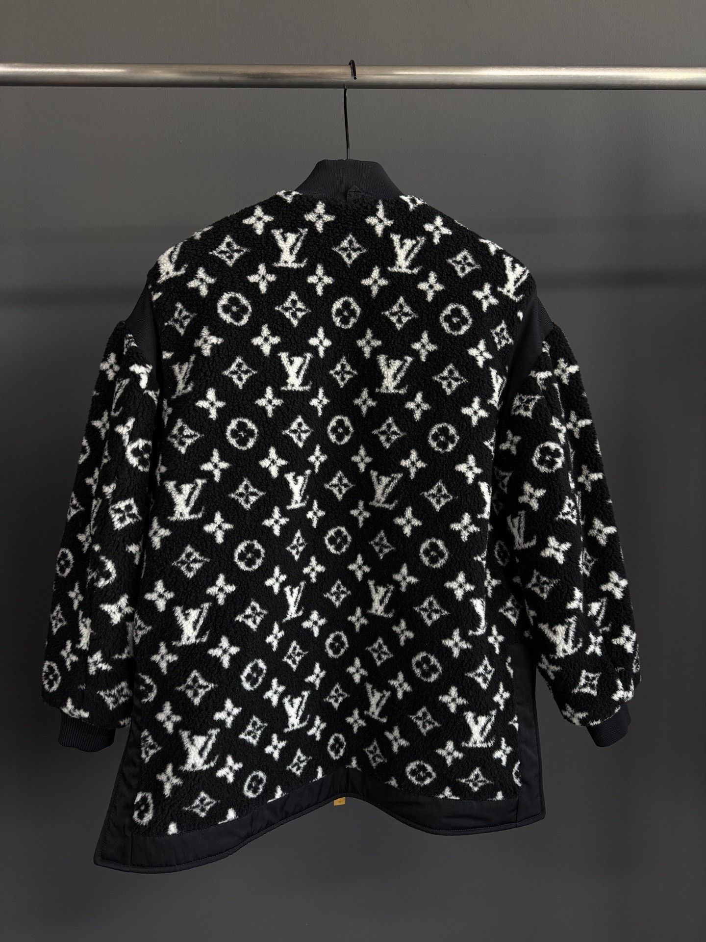 Louis Vuitton Louis Vuitton Black Item 36 Women Size XS / US 0-2 / IT 36-38 - 2 Thumbnail