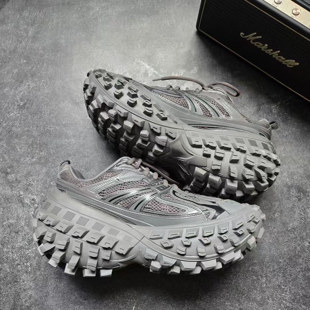 Balenciaga Balenciaga Gray Lowtop Sneakers 42 Men Size US 9 / EU 42 - 9 Thumbnail