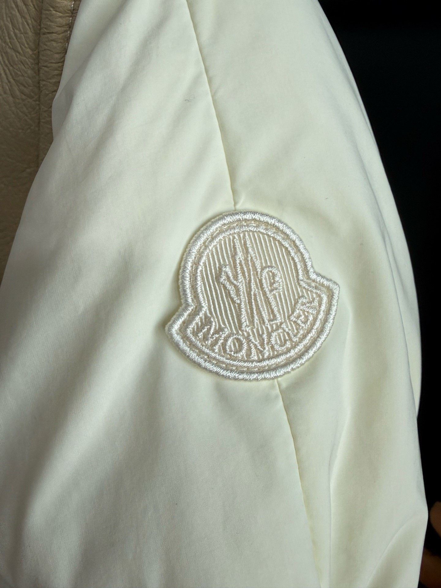 Moncler Moncler White Down Jacket M Women Size M / US 6-8 / IT 42-44 - 3 Thumbnail