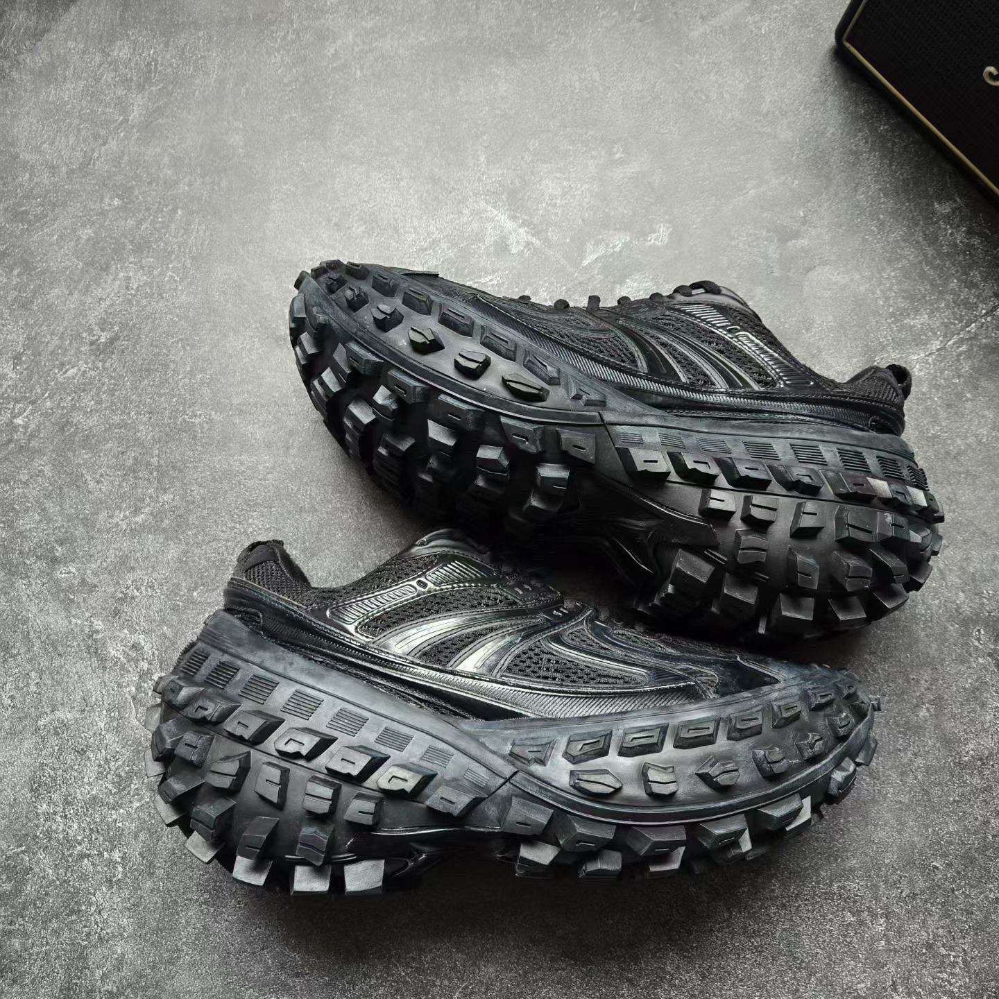 Balenciaga Balenciaga Black Lowtop Sneakers 42 Men Size US 9 / EU 42 - 8 Thumbnail