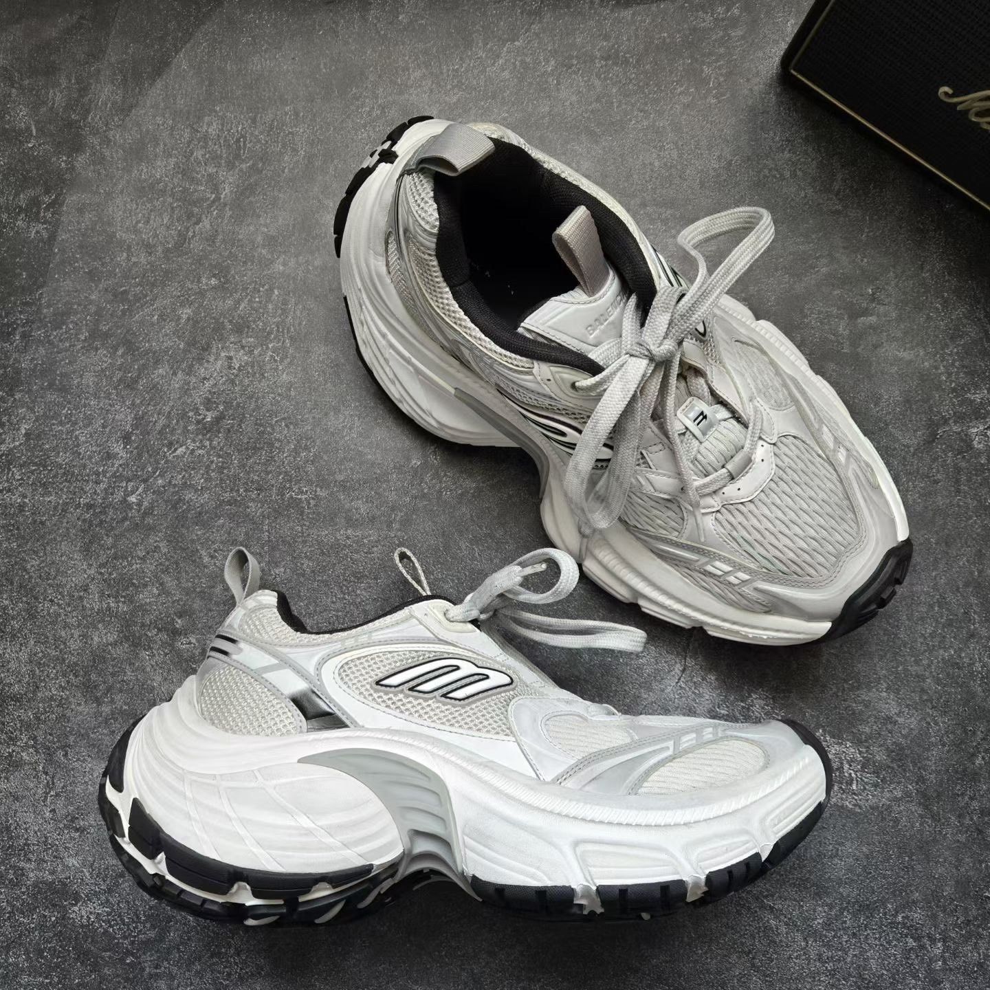 Balenciaga Balenciaga White Lowtop Sneakers XL Men Size US 10 / EU 43 - 6 Thumbnail