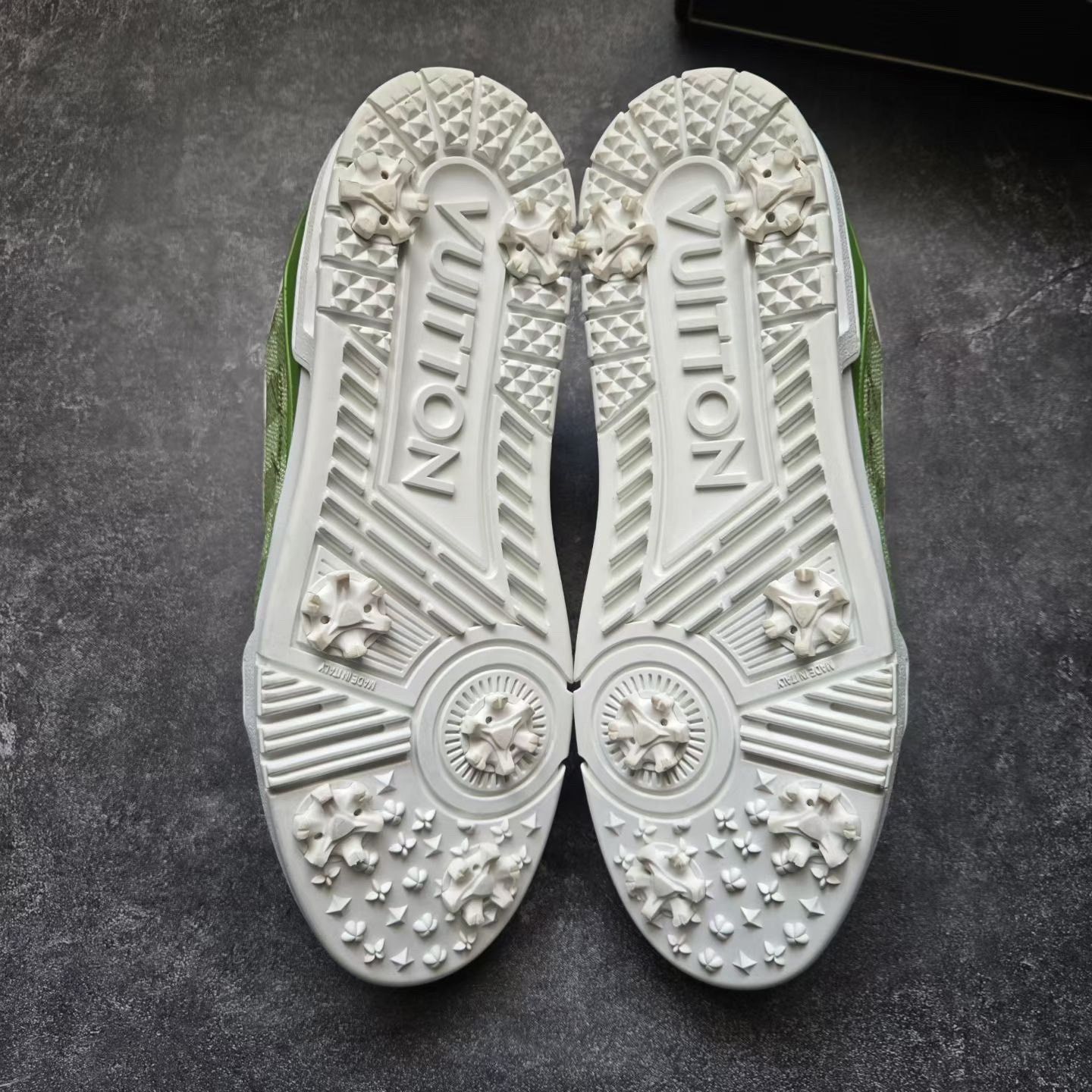 Louis Vuitton Louis Vuitton Training Green Lowtop Sneakers 42 Men Size US 9 / EU 42 - 7 Thumbnail