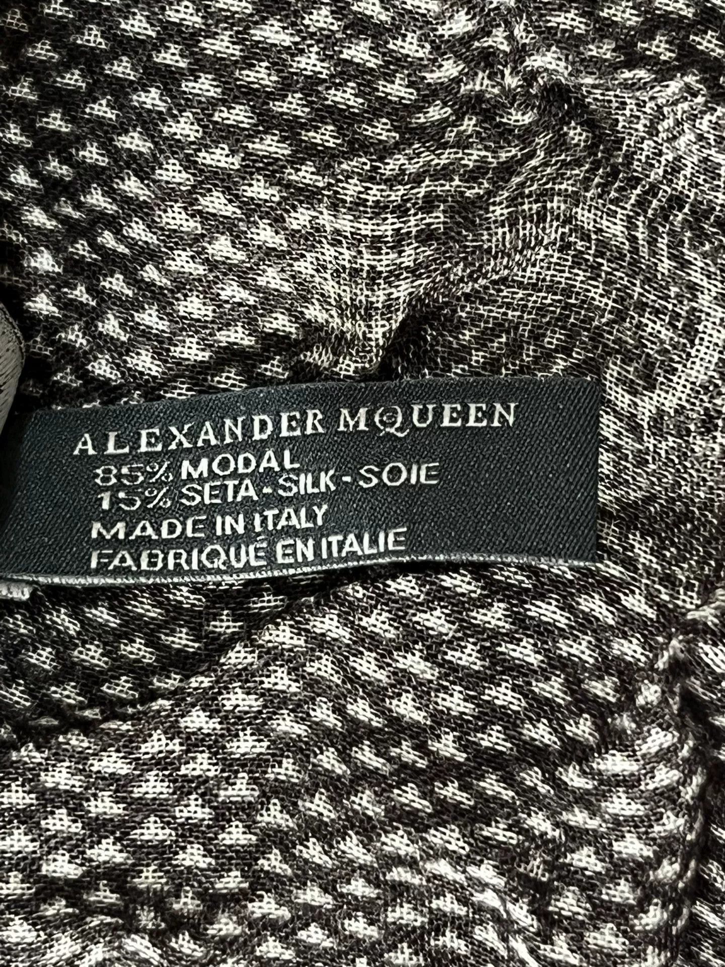 Alexander McQueen Alexander McQueen Classic Scarf Size ONE SIZE - 2 Thumbnail