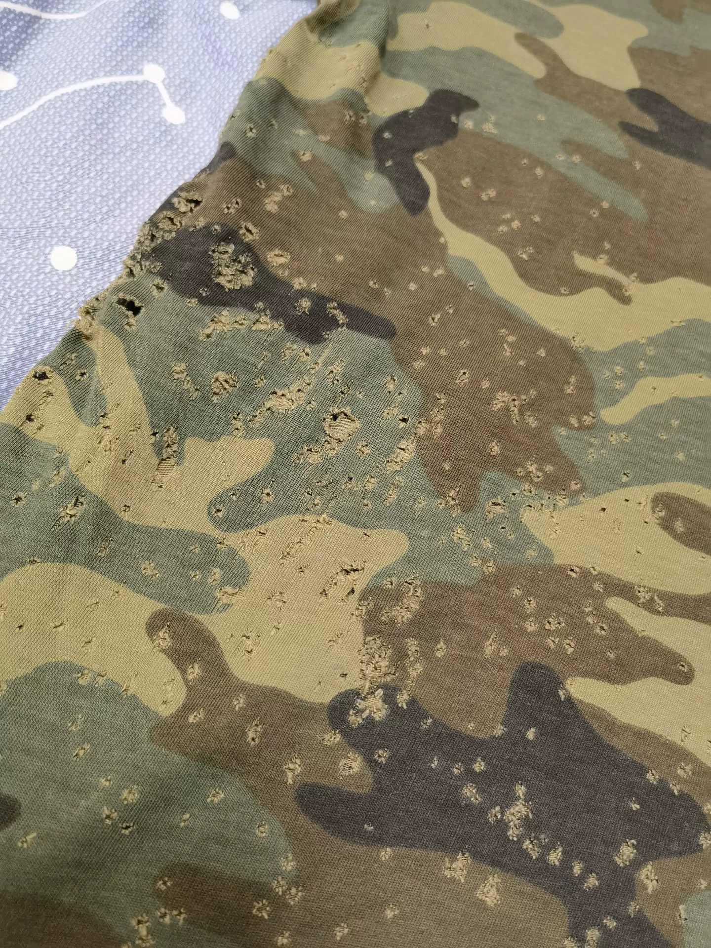 Amiri Amiri Camo Distressed Short Sleeve T-Shirt Size US S / EU 44-46 / 1 - 4 Thumbnail