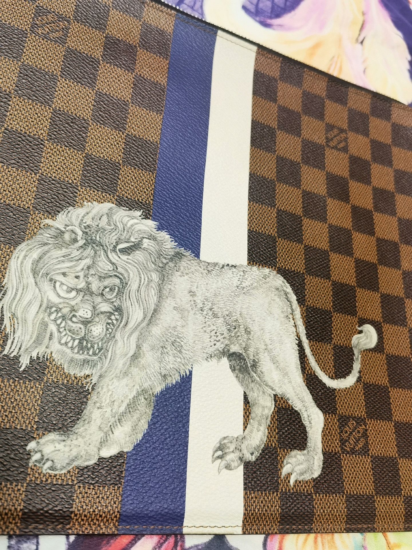 Louis Vuitton Louis Vuitton Zoo Lion Envelope Clutch Size ONE SIZE - 3 Thumbnail