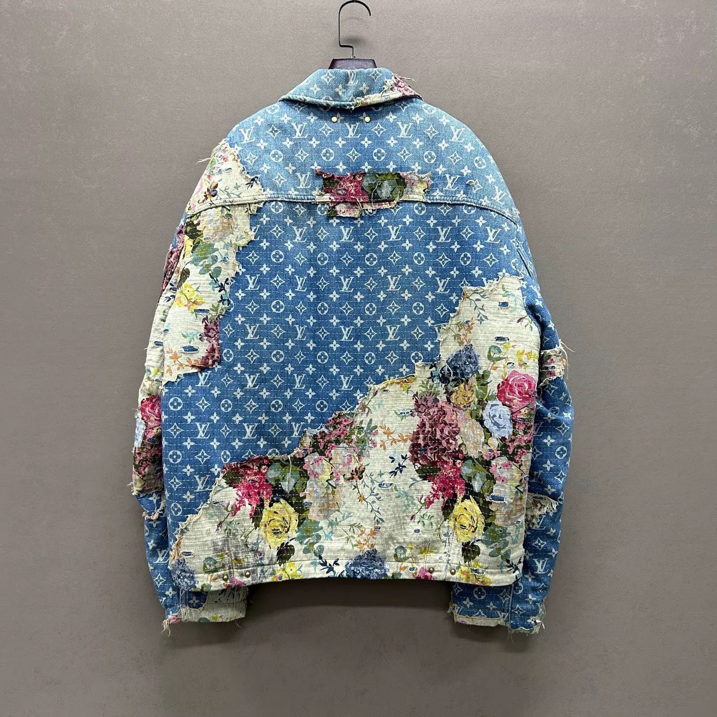 Louis Vuitton Blue Denim Jacket with Floral Patchwork Size M Size US M / EU 48-50 / 2 - 2 Thumbnail