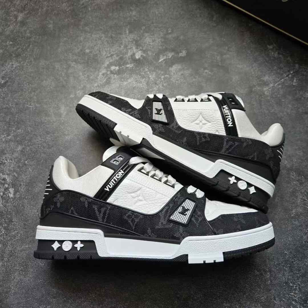 Louis Vuitton Louis Vuitton Training Black Lowtop Sneakers 25 Men Size US 10 / EU 43 - 8 Thumbnail