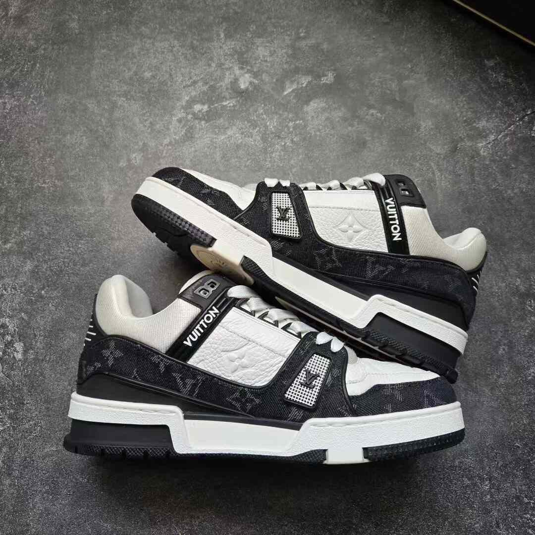 Louis Vuitton Louis Vuitton Training Black Lowtop Sneakers 38 Women Size US 7.5 / IT 37.5 - 9 Thumbnail