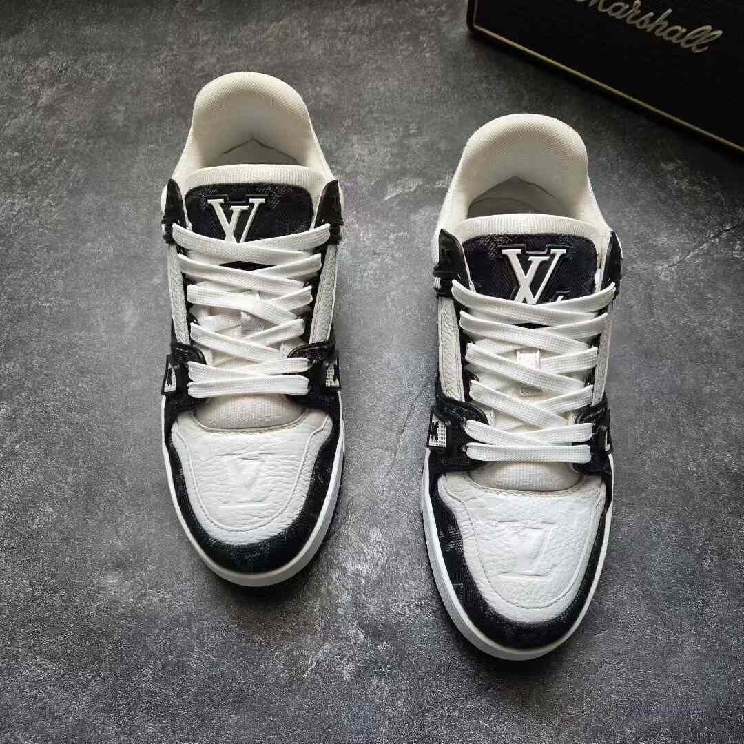 Louis Vuitton Louis Vuitton Training Black Lowtop Sneakers 38 Women Size US 7.5 / IT 37.5 - 2 Thumbnail