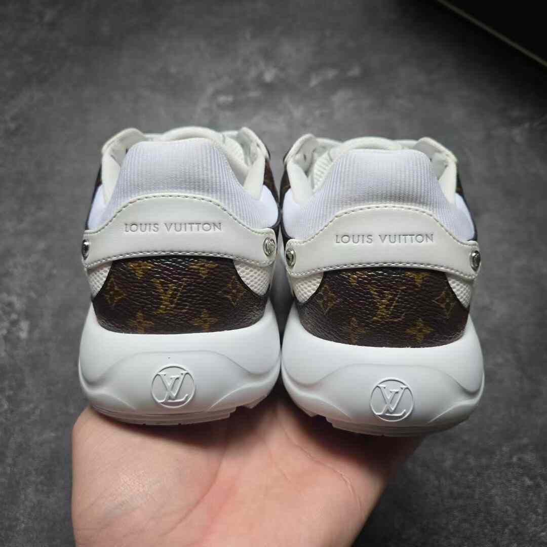 Louis Vuitton Louis Vuitton Lowtop Sneakers 25 Women Size US 8 / IT 38 - 3 Thumbnail