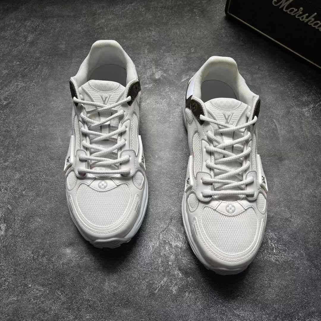 Louis Vuitton Louis Vuitton Lowtop Sneakers 25 Women Size US 8 / IT 38 - 2 Thumbnail