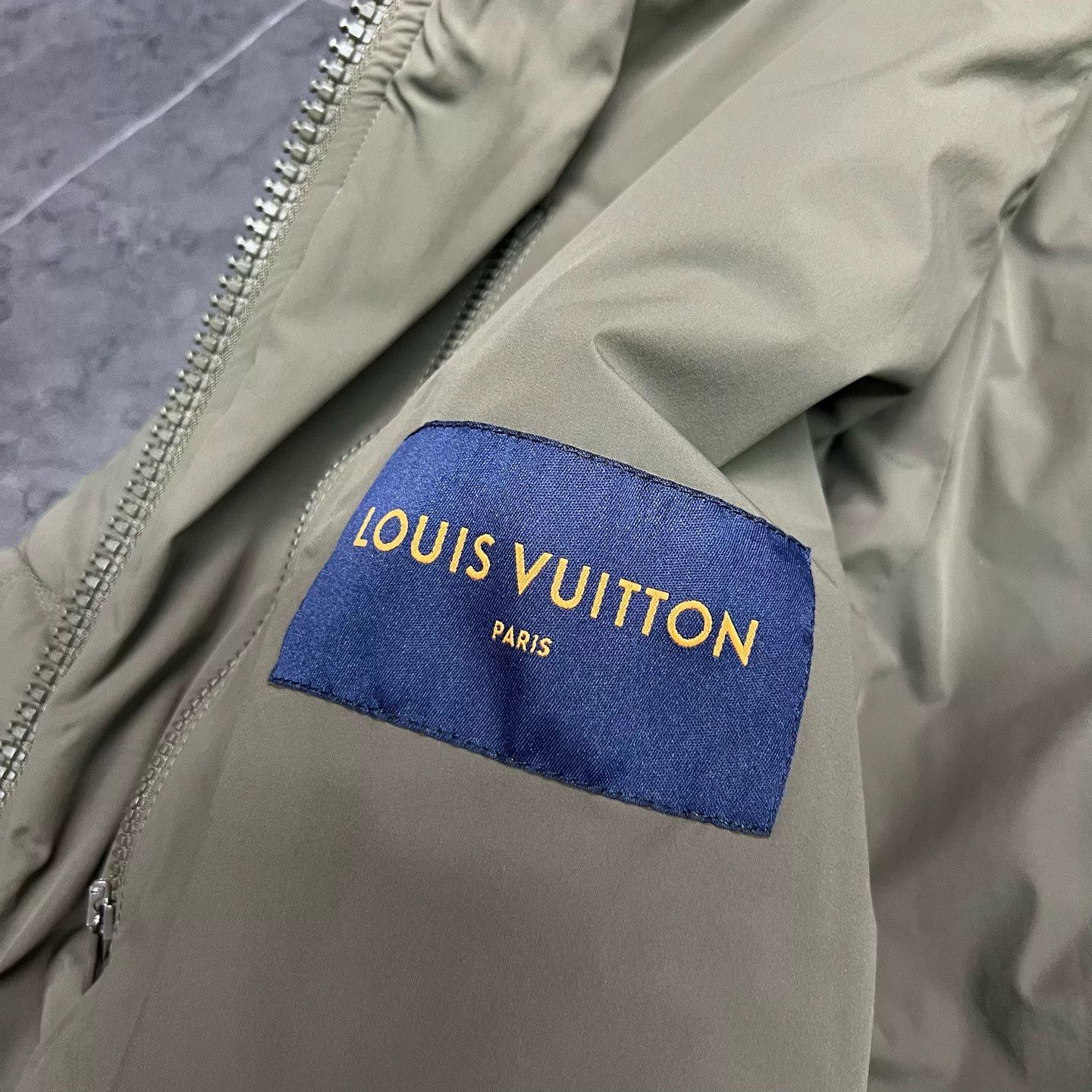 Louis Vuitton Louis Vuitton Green Heavy Coat L Men Size US L / EU 52-54 / 3 - 3 Thumbnail