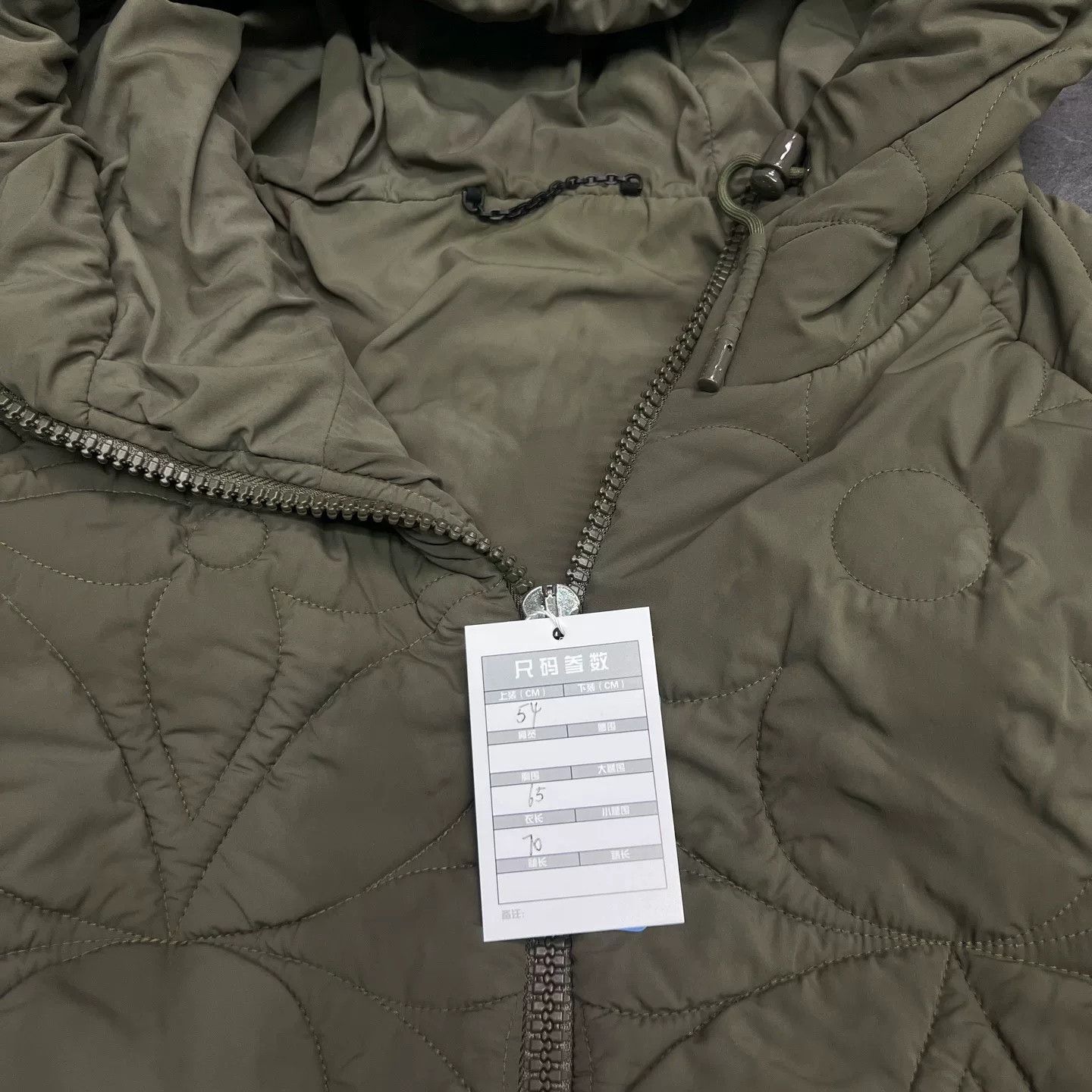 Louis Vuitton Louis Vuitton Green Heavy Coat L Men Size US L / EU 52-54 / 3 - 2 Thumbnail