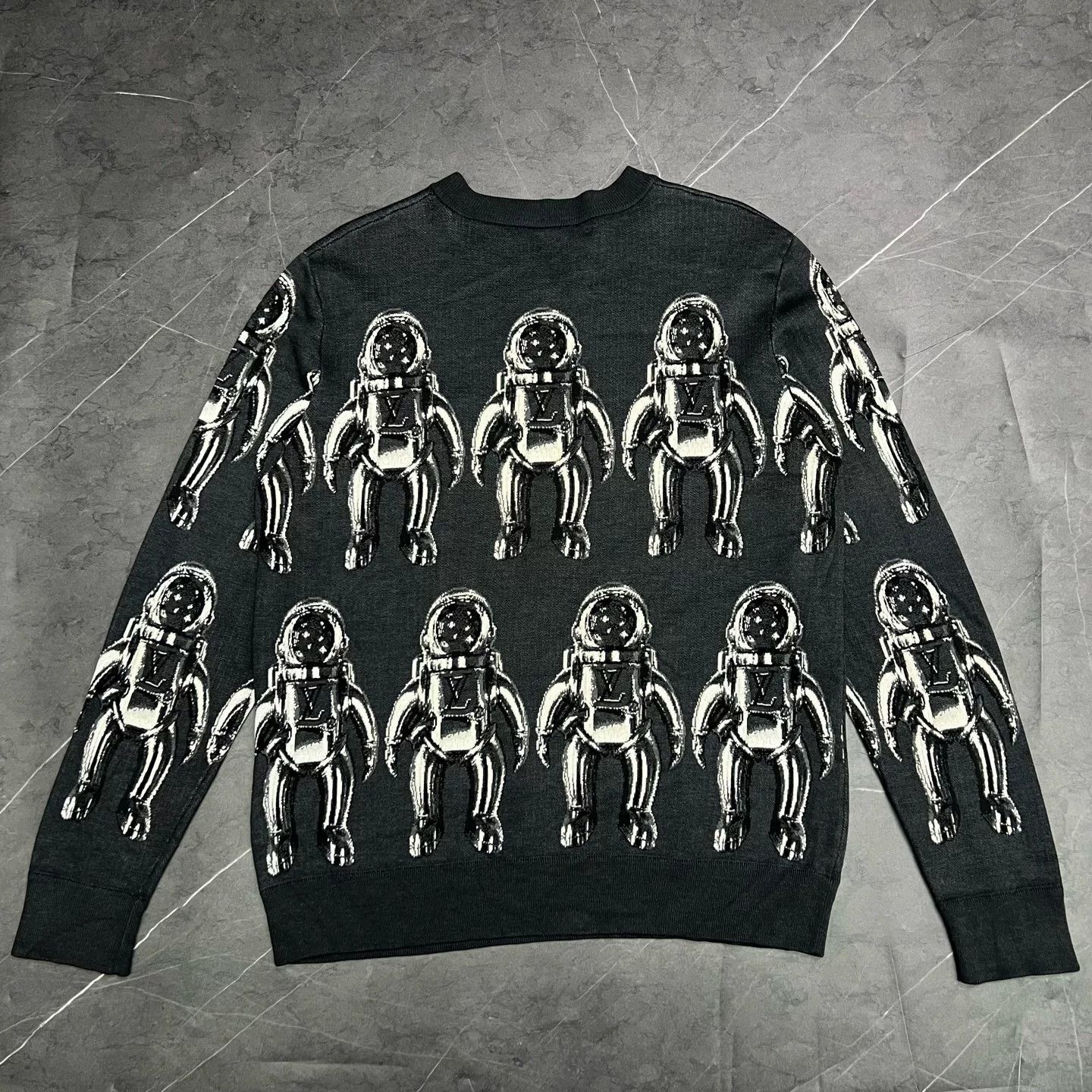 Louis Vuitton Louis Vuitton Knit Sweater M Men Size US M / EU 48-50 / 2 - 5 Thumbnail