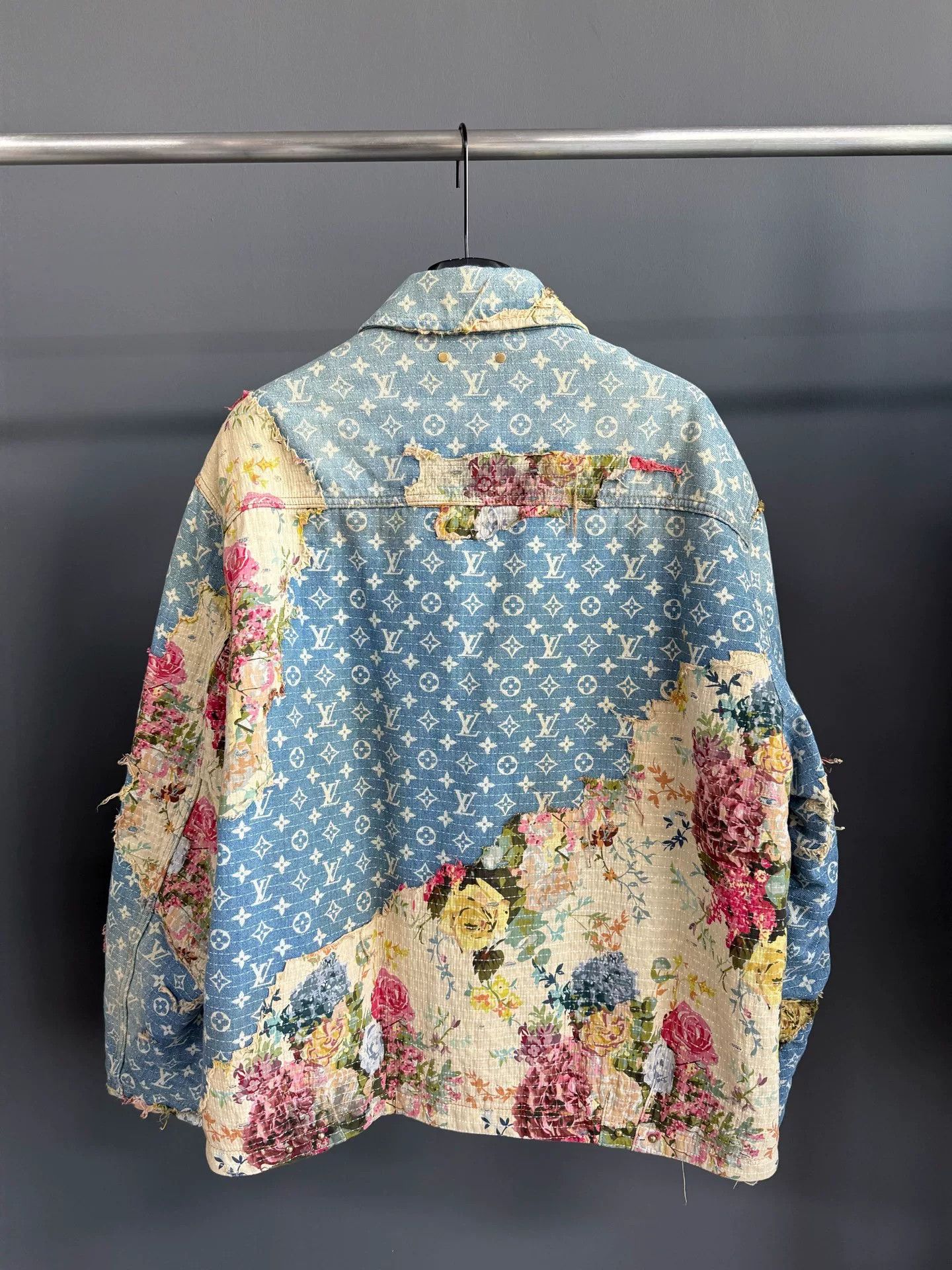 Louis Vuitton Louis Vuitton Floral Heavy Coat Men Size US M / EU 48-50 / 2 - 2 Thumbnail