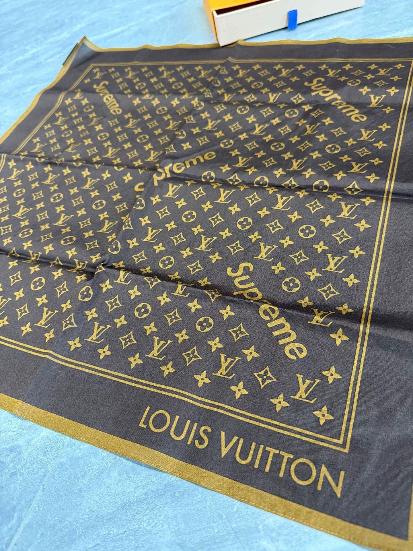 Louis Vuitton Louis Vuitton Collab Brown Scarf M Men Size ONE SIZE - 2 Thumbnail