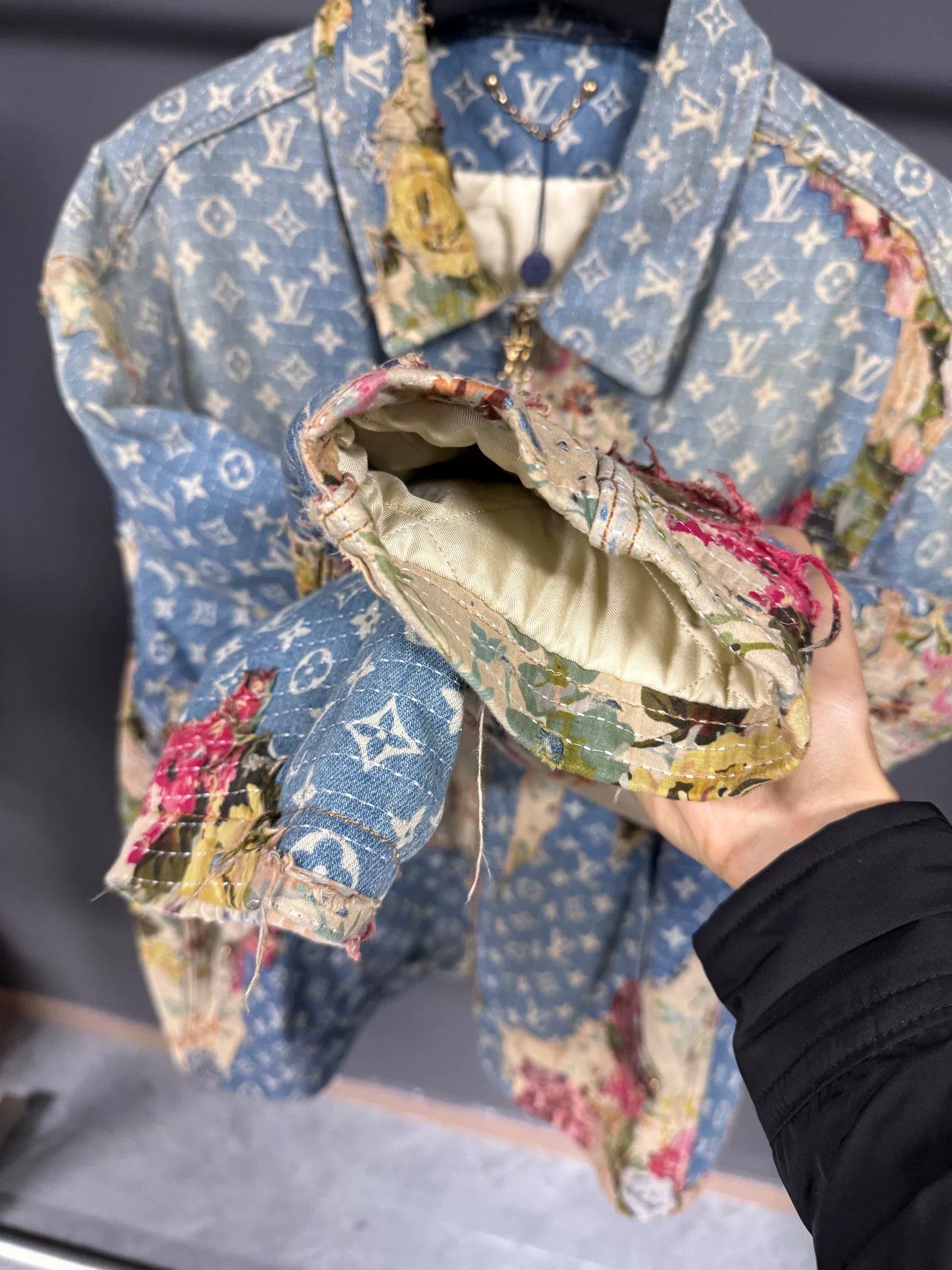 Louis Vuitton Louis Vuitton Floral Heavy Coat Men Size US M / EU 48-50 / 2 - 3 Thumbnail