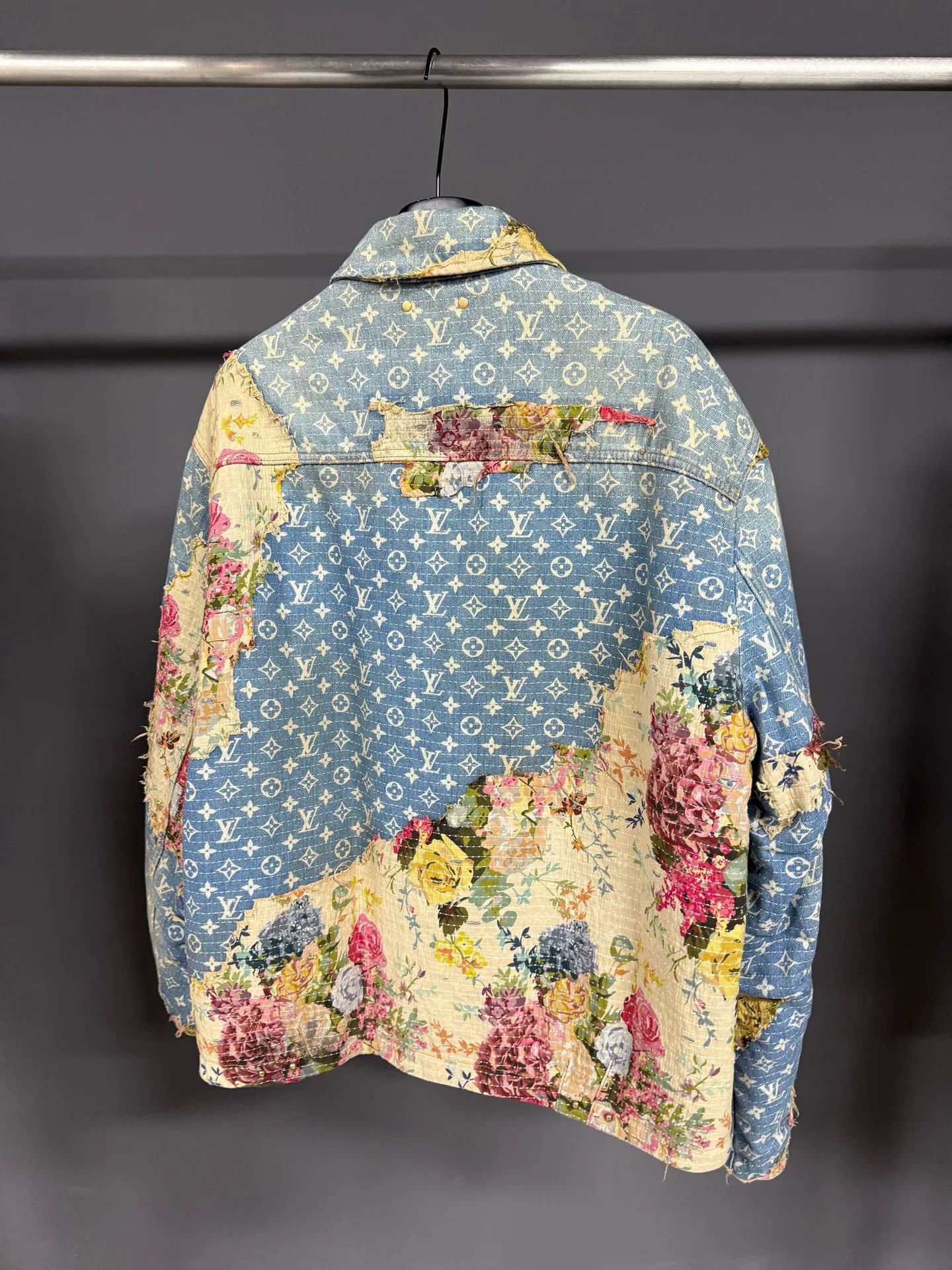 Louis Vuitton Louis Vuitton Floral Heavy Coat Men Size US M / EU 48-50 / 2 - 2 Thumbnail