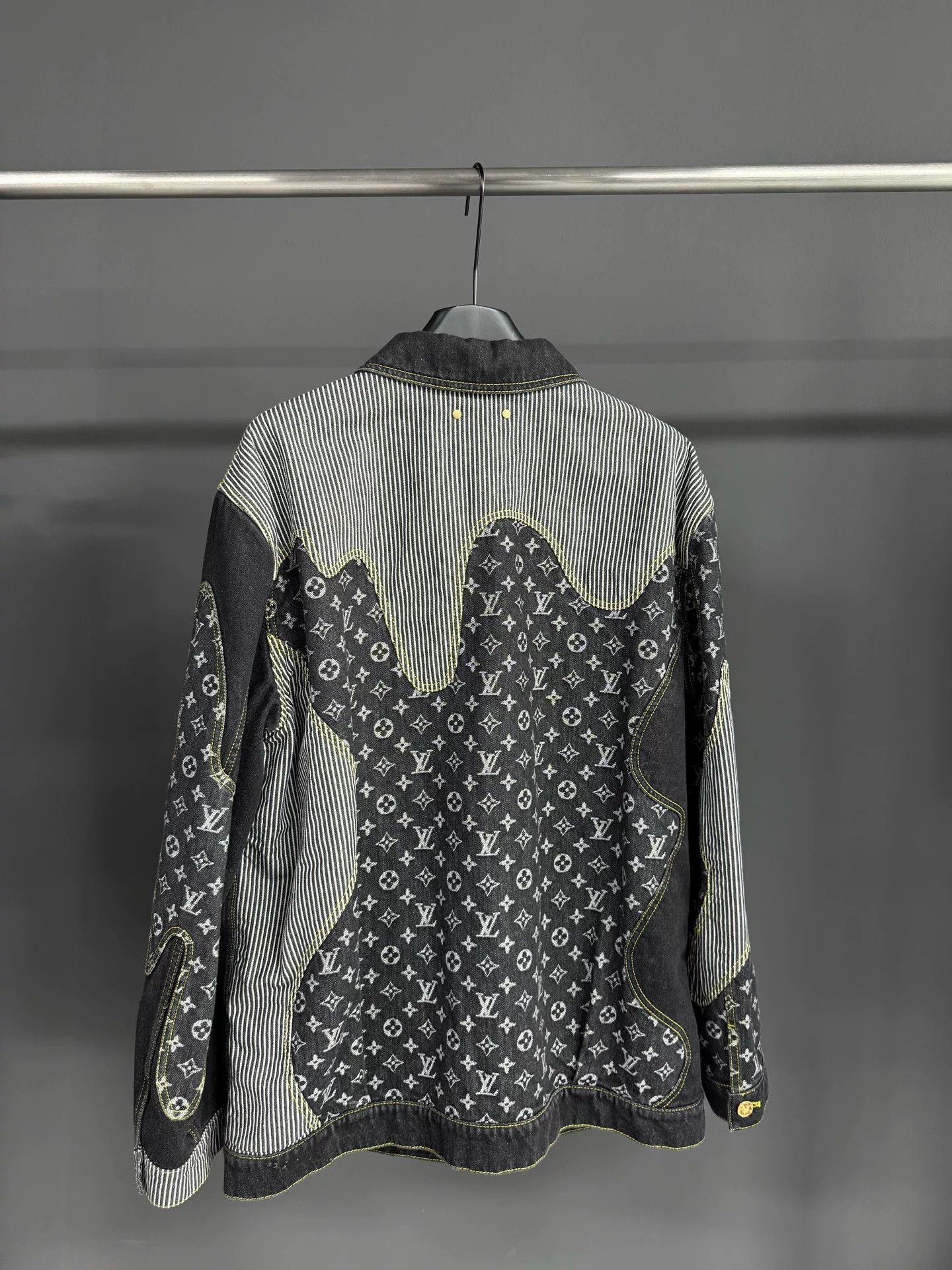 Louis Vuitton Louis Vuitton Collab Gray Light Jacket Men Size US M / EU 48-50 / 2 - 2 Thumbnail