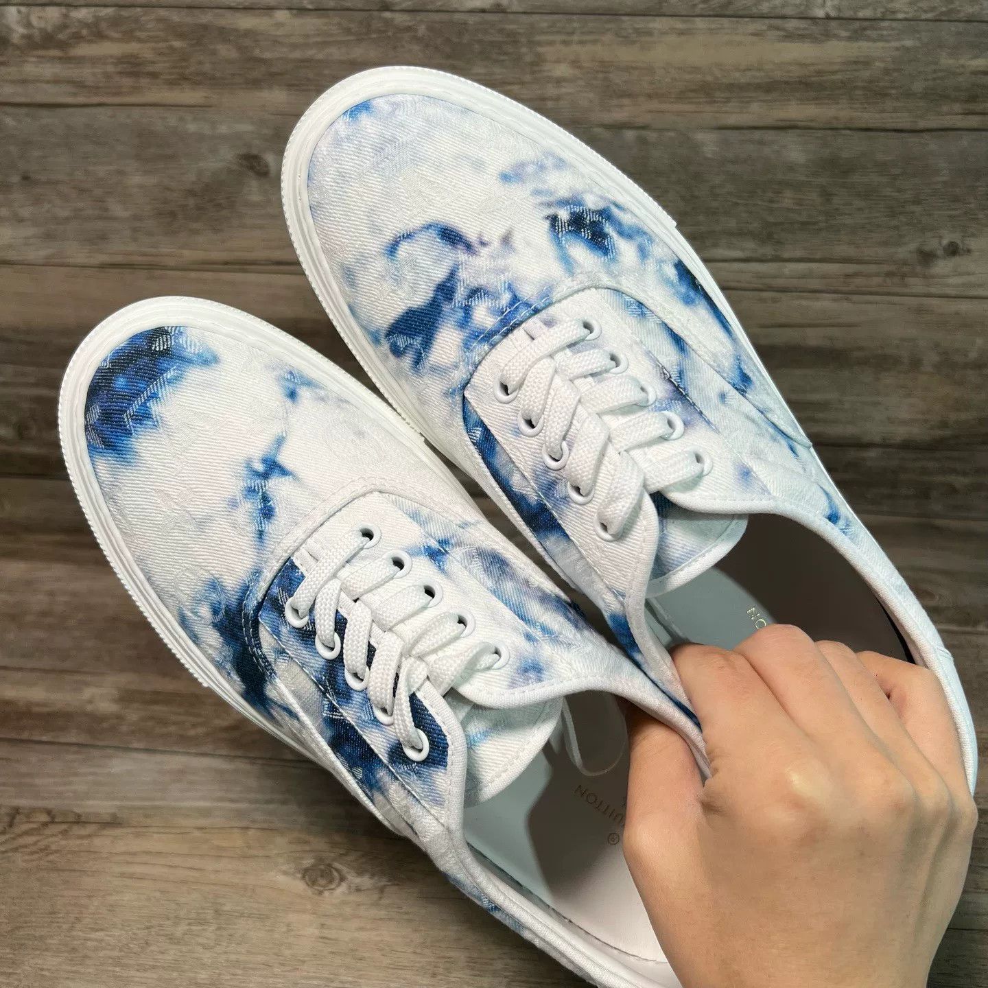 Louis Vuitton Louis Vuitton Tie-Dye Multi Lowtop Sneakers 9 Men Size US 9 / EU 42 - 5 Thumbnail