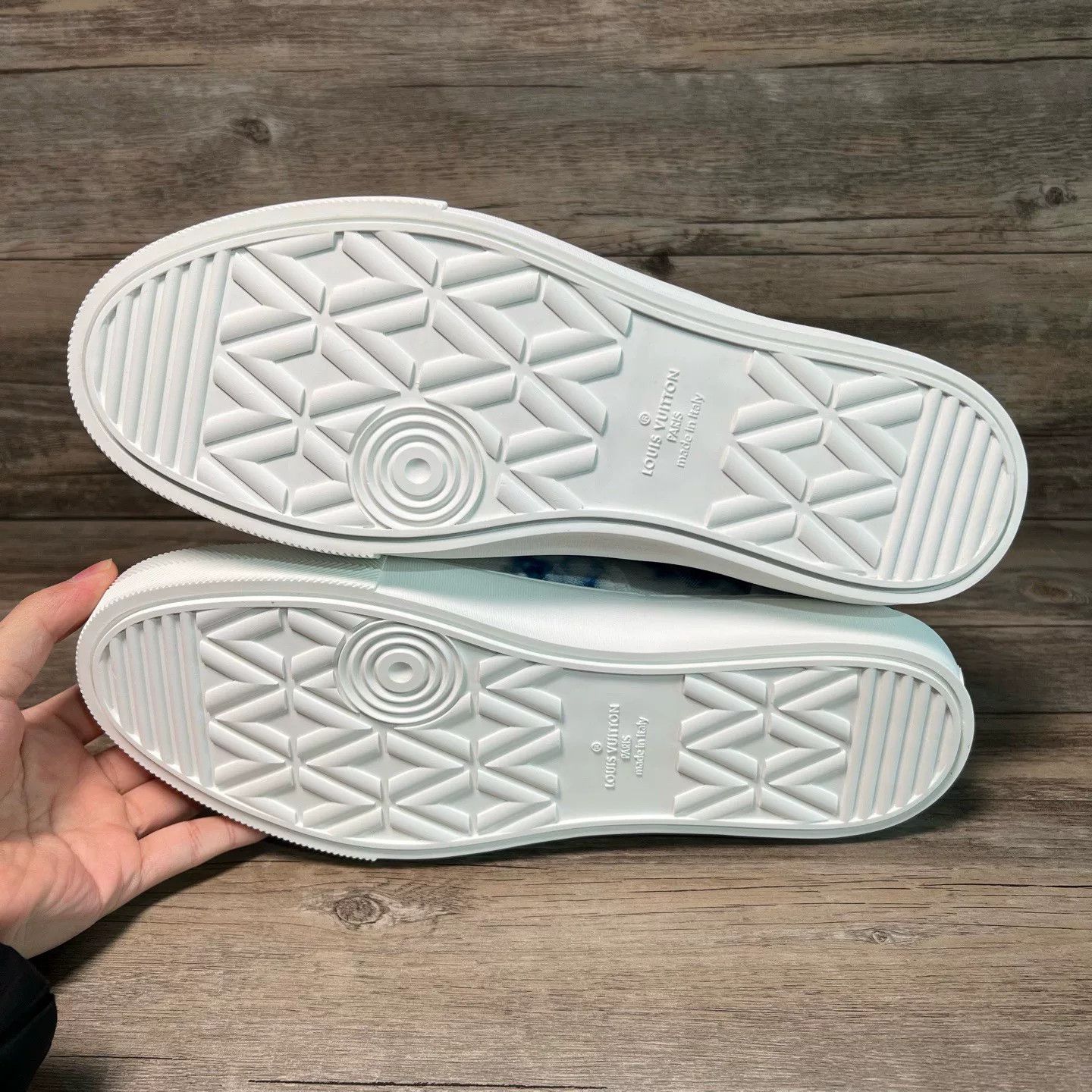 Louis Vuitton Louis Vuitton Tie-Dye Multi Lowtop Sneakers 9 Men Size US 9 / EU 42 - 6 Thumbnail
