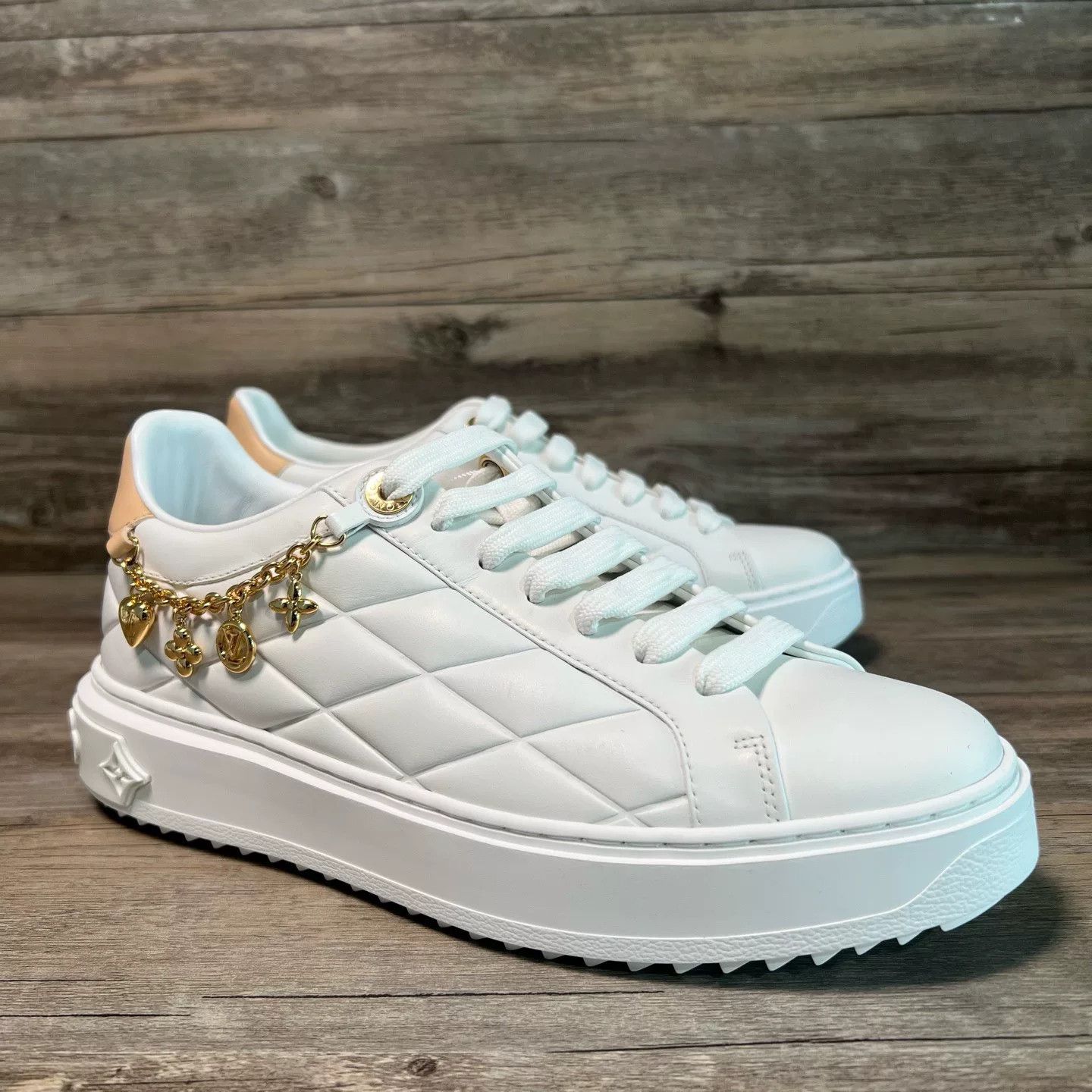 Louis Vuitton Louis Vuitton White Lowtop Sneakers 38 Women Size US 7.5 / IT 37.5 - 2 Thumbnail