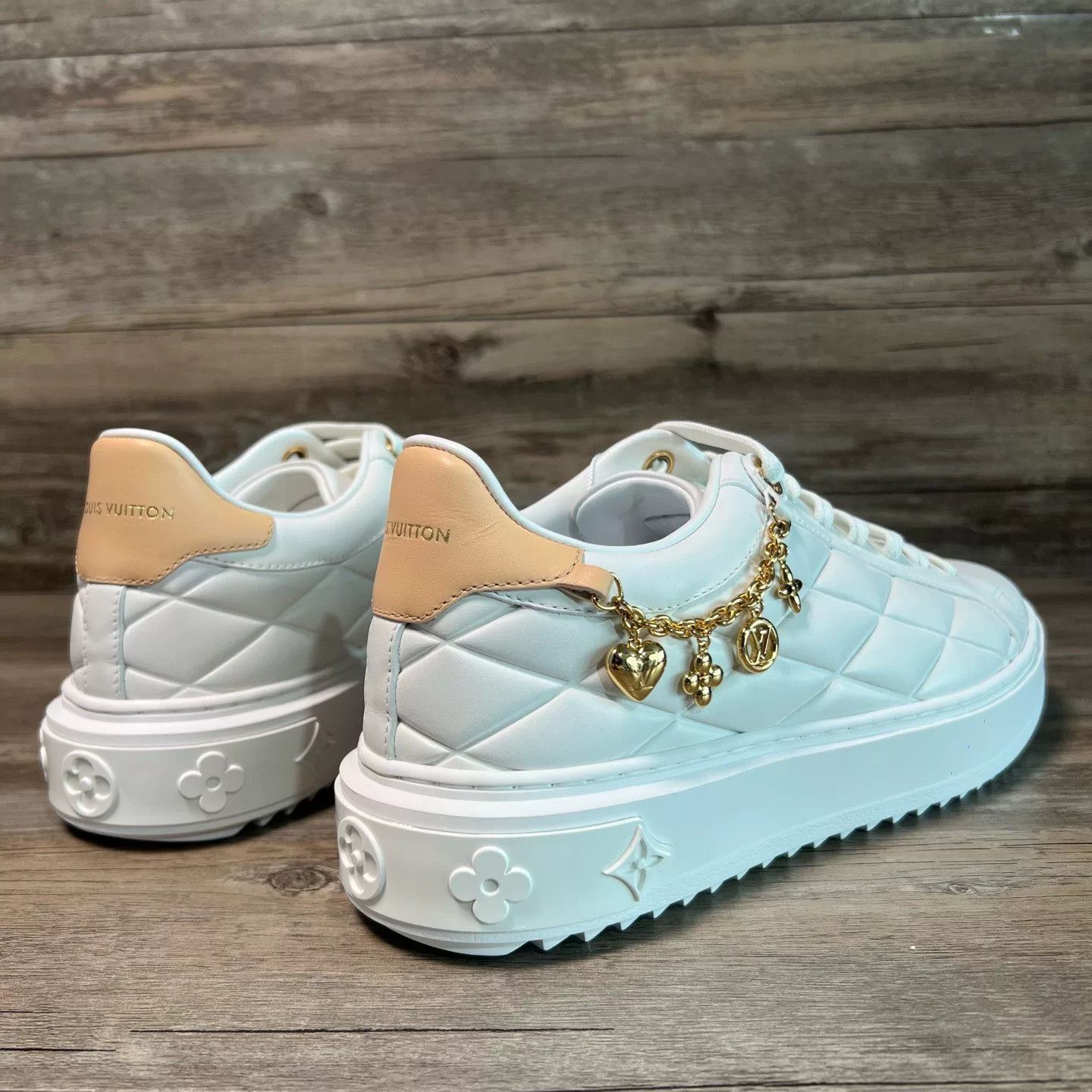 Louis Vuitton Louis Vuitton White Lowtop Sneakers 38 Women Size US 7.5 / IT 37.5 - 3 Thumbnail