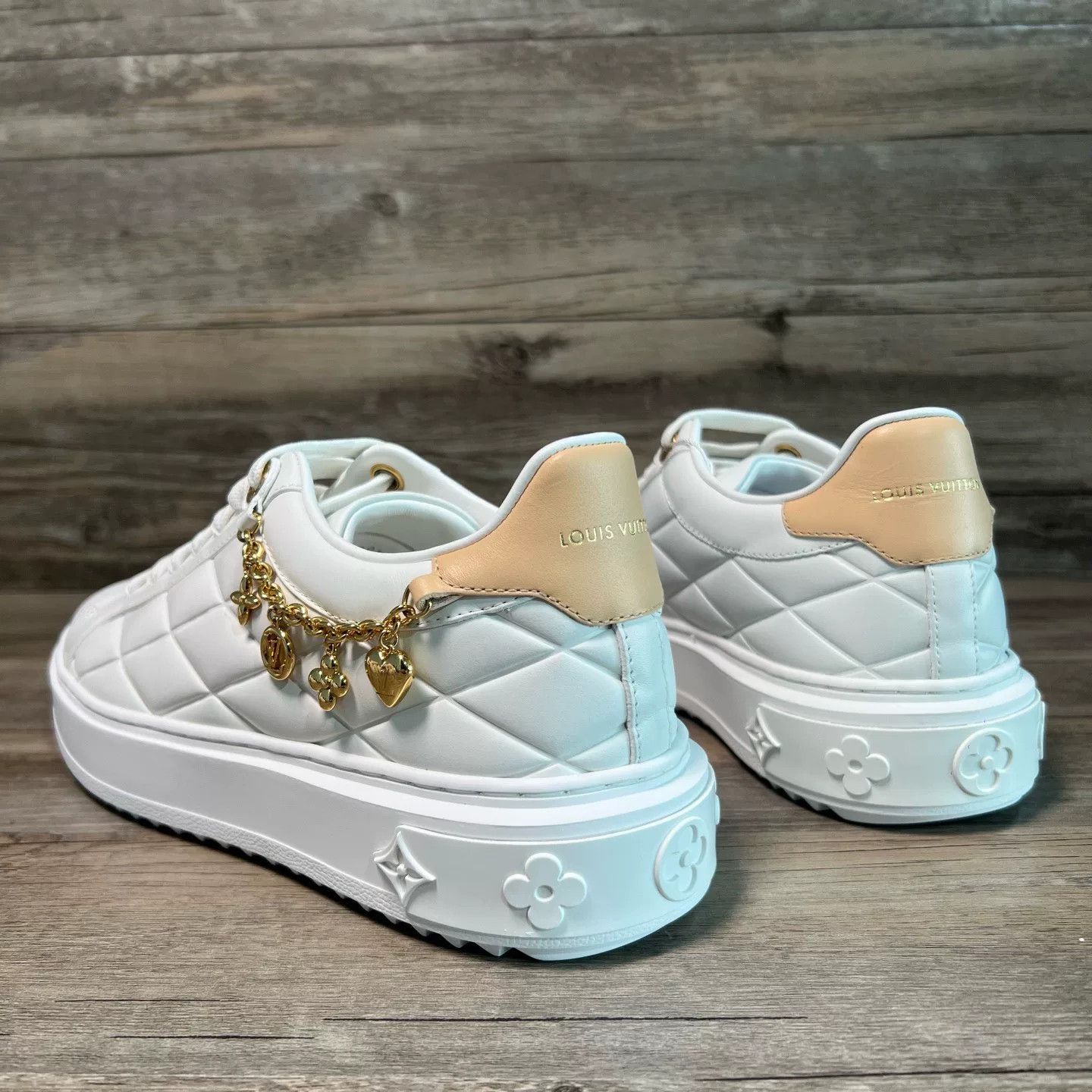 Louis Vuitton Louis Vuitton White Lowtop Sneakers 38 Women Size US 7.5 / IT 37.5 - 4 Thumbnail