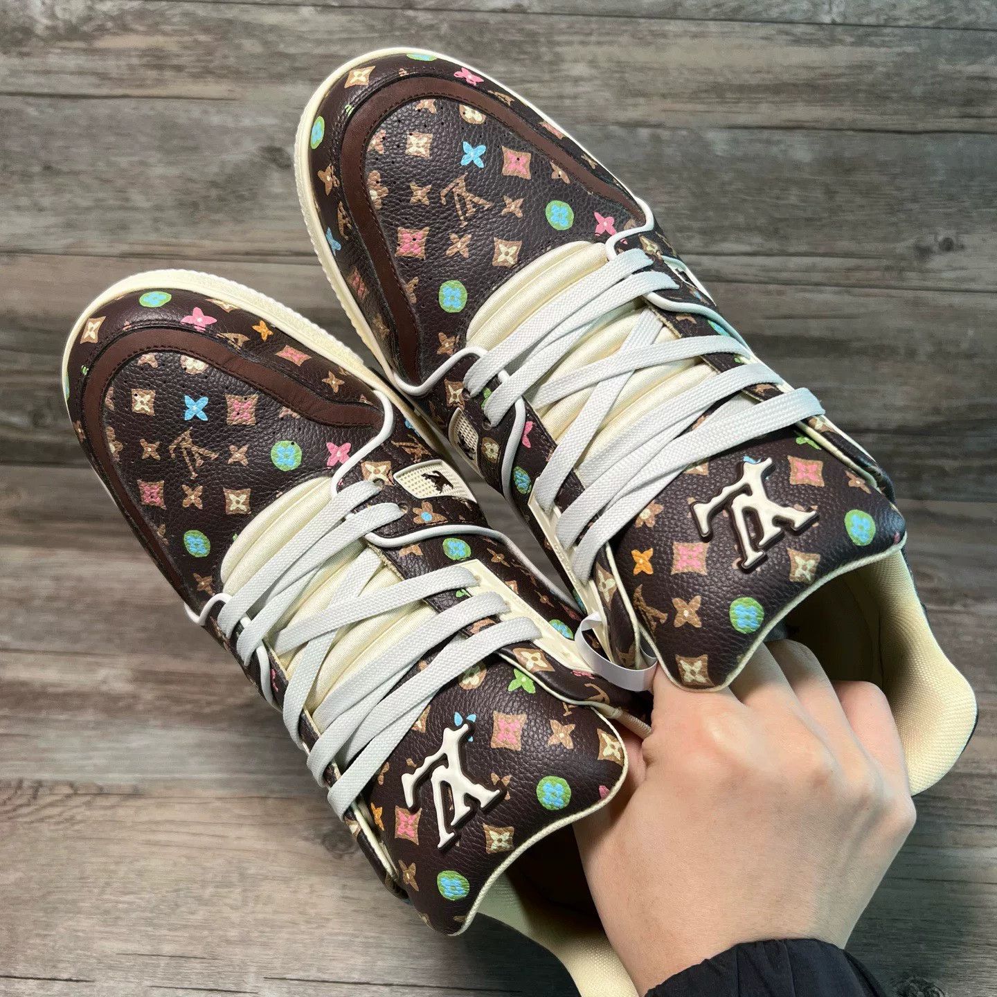 Louis Vuitton Louis Vuitton Collab Brown Lowtop Sneakers 9 Men Size US 9 / EU 42 - 5 Thumbnail