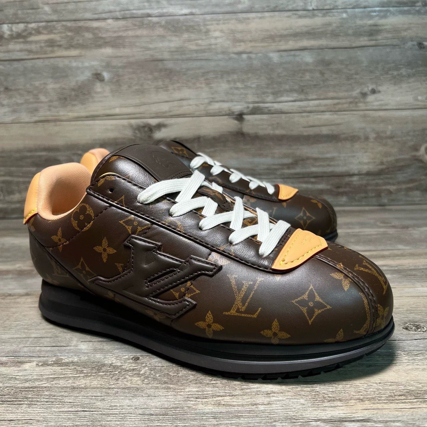 Louis Vuitton Louis Vuitton Collab Brown Lowtop Sneakers 8.5 Men Size US 8.5 / EU 41-42 - 2 Thumbnail