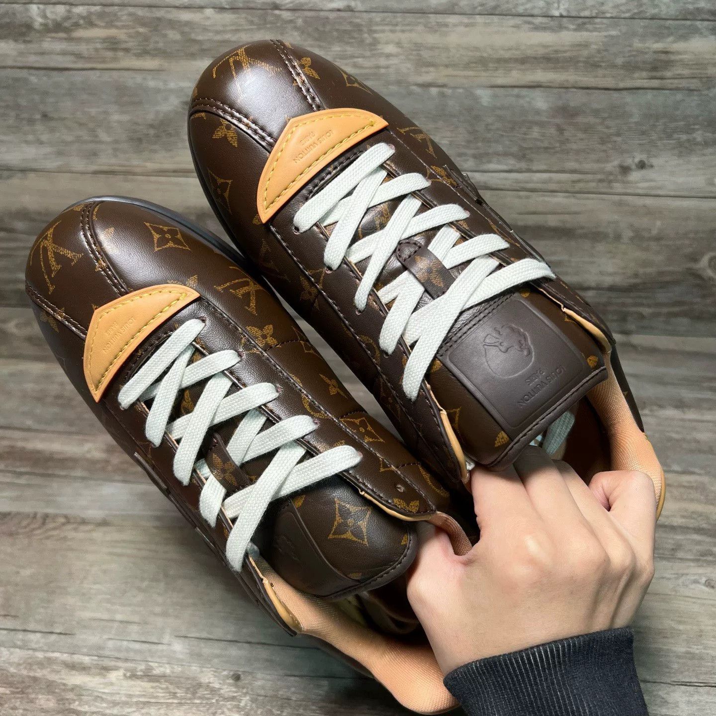 Louis Vuitton Louis Vuitton Collab Brown Lowtop Sneakers 8.5 Men Size US 8.5 / EU 41-42 - 5 Thumbnail