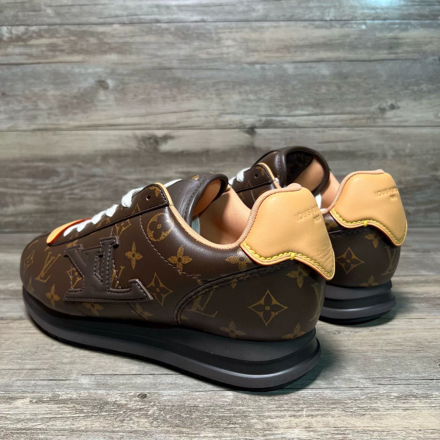 Louis Vuitton Louis Vuitton Collab Brown Lowtop Sneakers 8.5 Men Size US 8.5 / EU 41-42 - 4 Thumbnail
