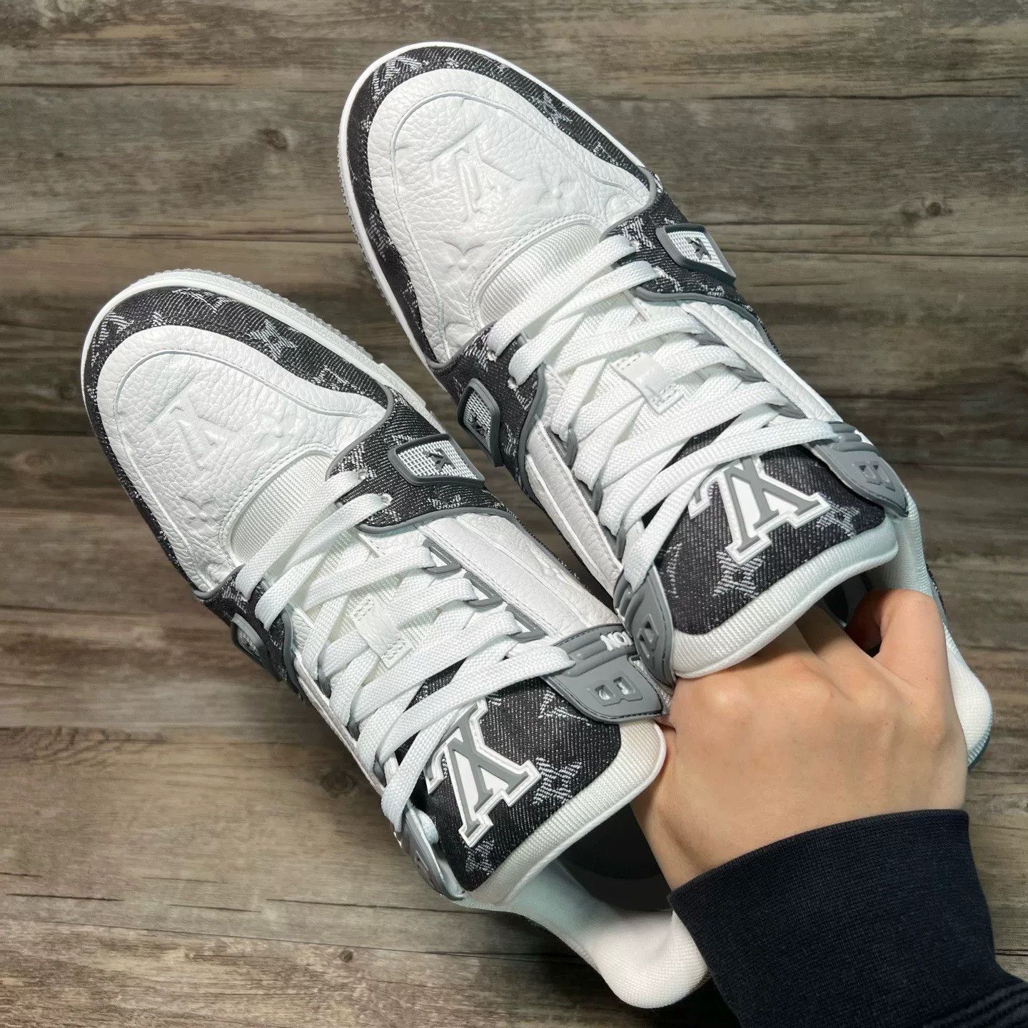 Louis Vuitton Louis Vuitton Training Denim White Lowtop Sneakers 9.5 Men Size US 9.5 / EU 42-43 - 5 Thumbnail