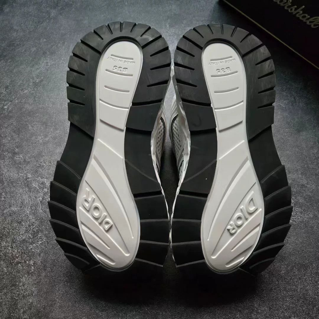 Dior Dior White Lowtop Sneakers 35 Women Size US 5 / IT 35 - 7 Thumbnail