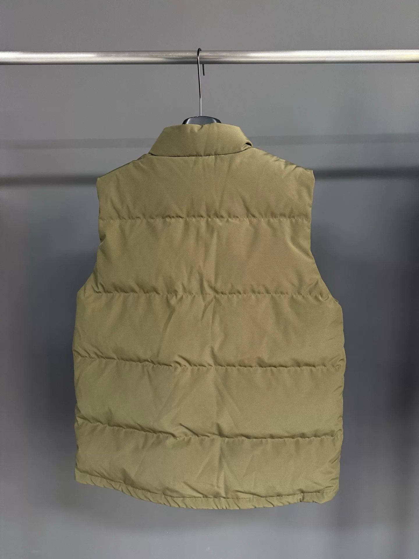 Canada Goose Canada Goose Down Green Tank Top XL Men Size US XL / EU 56 / 4 - 2 Thumbnail