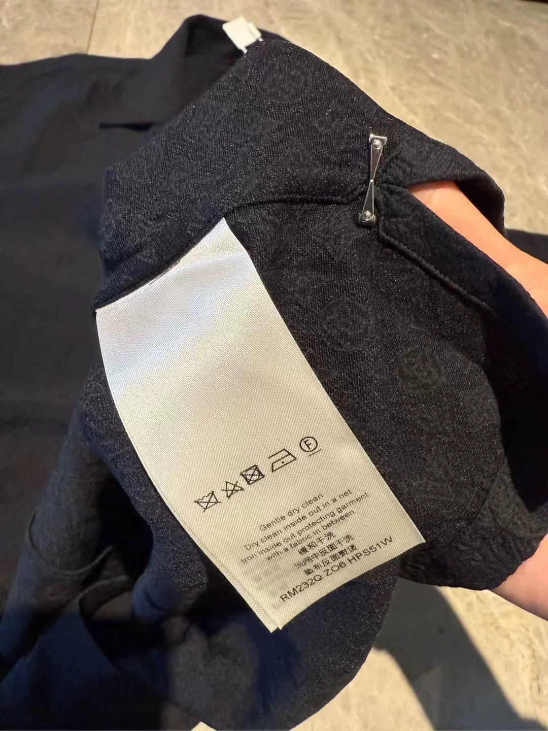 Louis Vuitton Louis Vuitton Black Shirt M Men Size US M / EU 48-50 / 2 - 5 Thumbnail