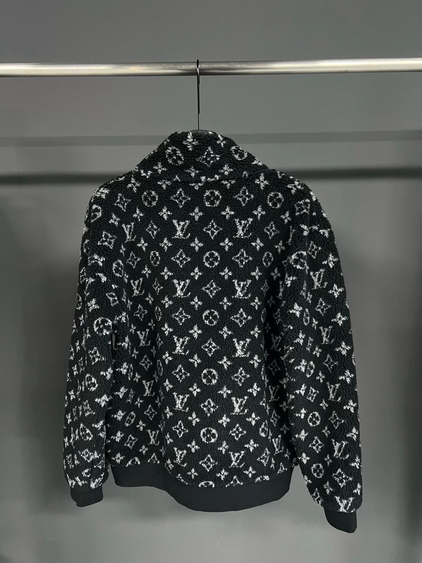 Louis Vuitton Louis Vuitton Black Jacket XL Women Size XL / US 12-14 / IT 48-50 - 2 Thumbnail
